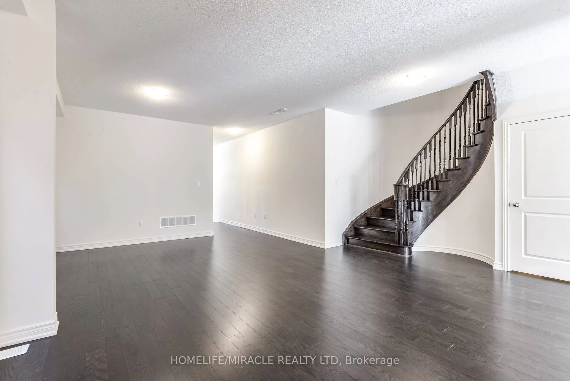 21 Ezra Crescent