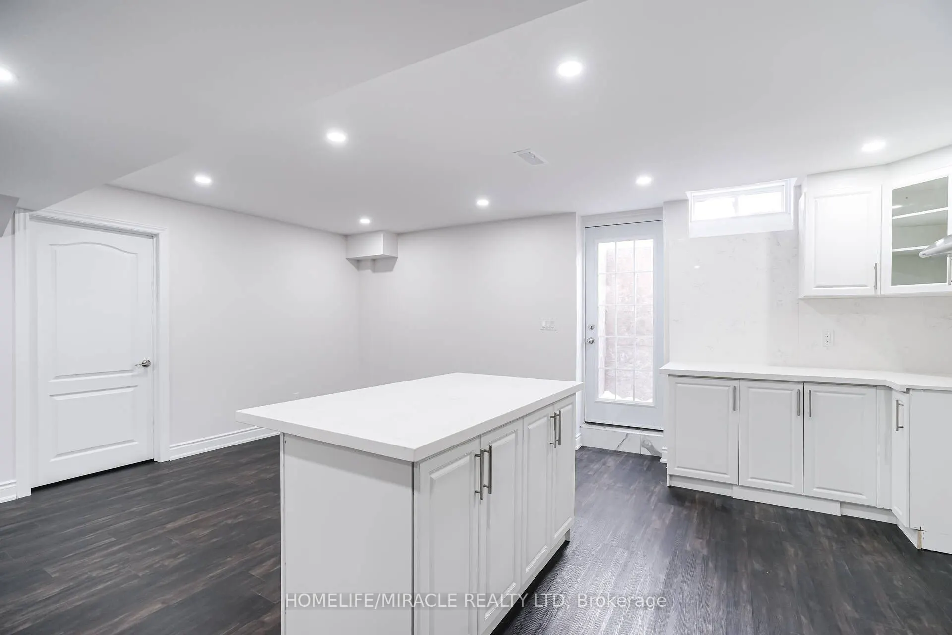 21 Ezra Crescent