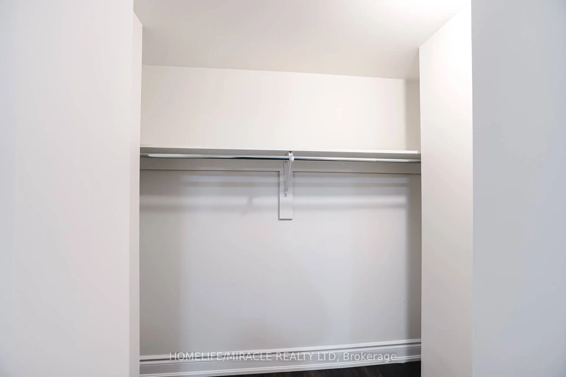 21 Ezra Crescent