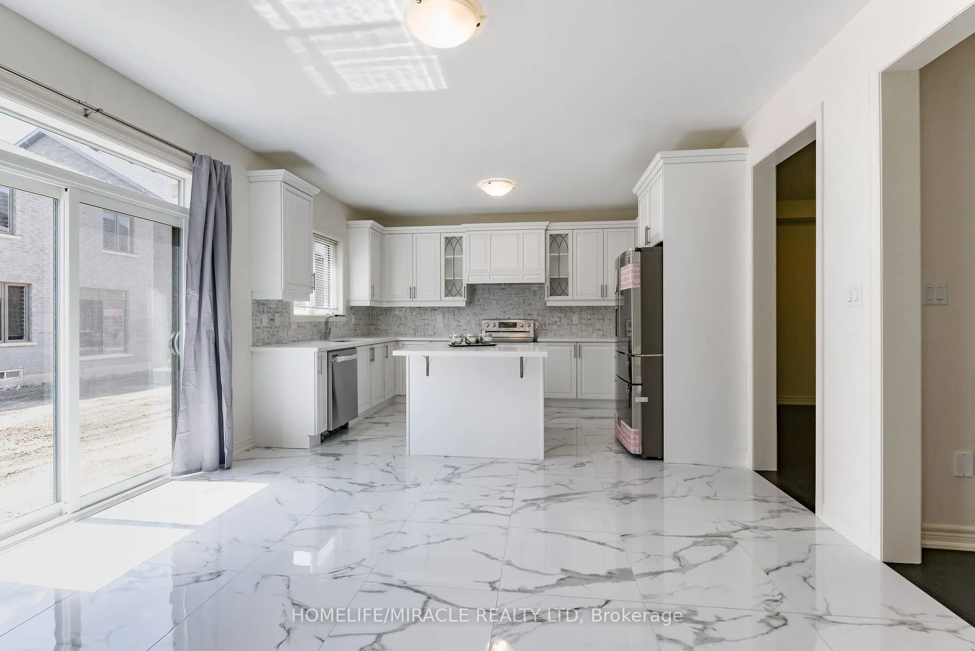 21 Ezra Crescent