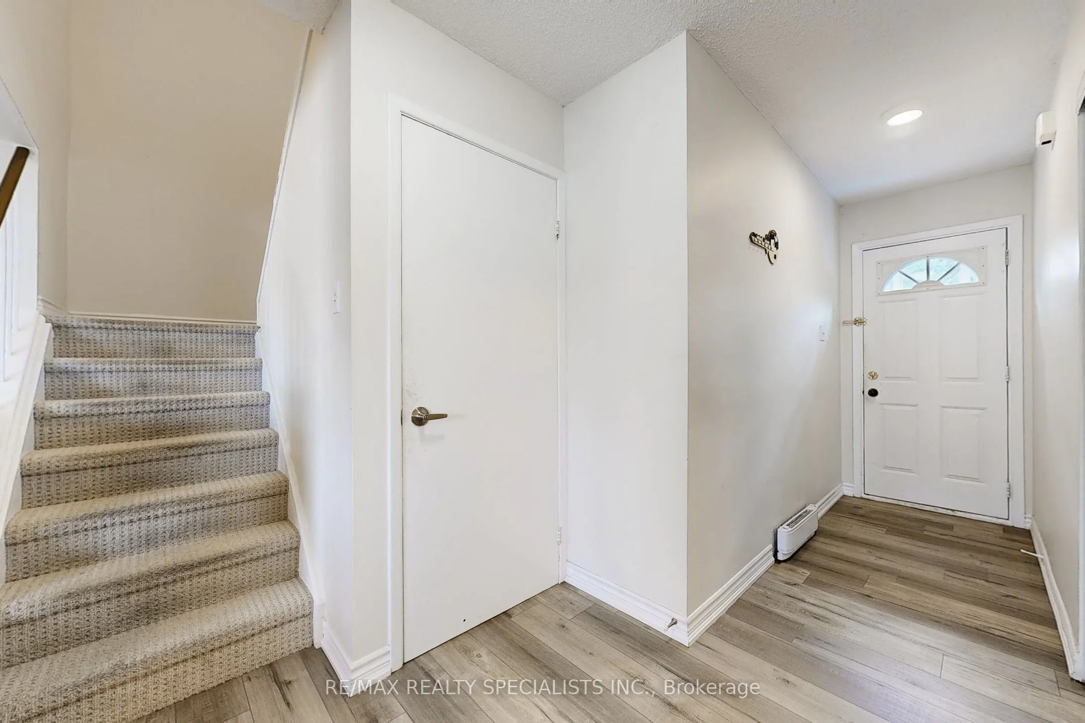 17 Gladstone Square