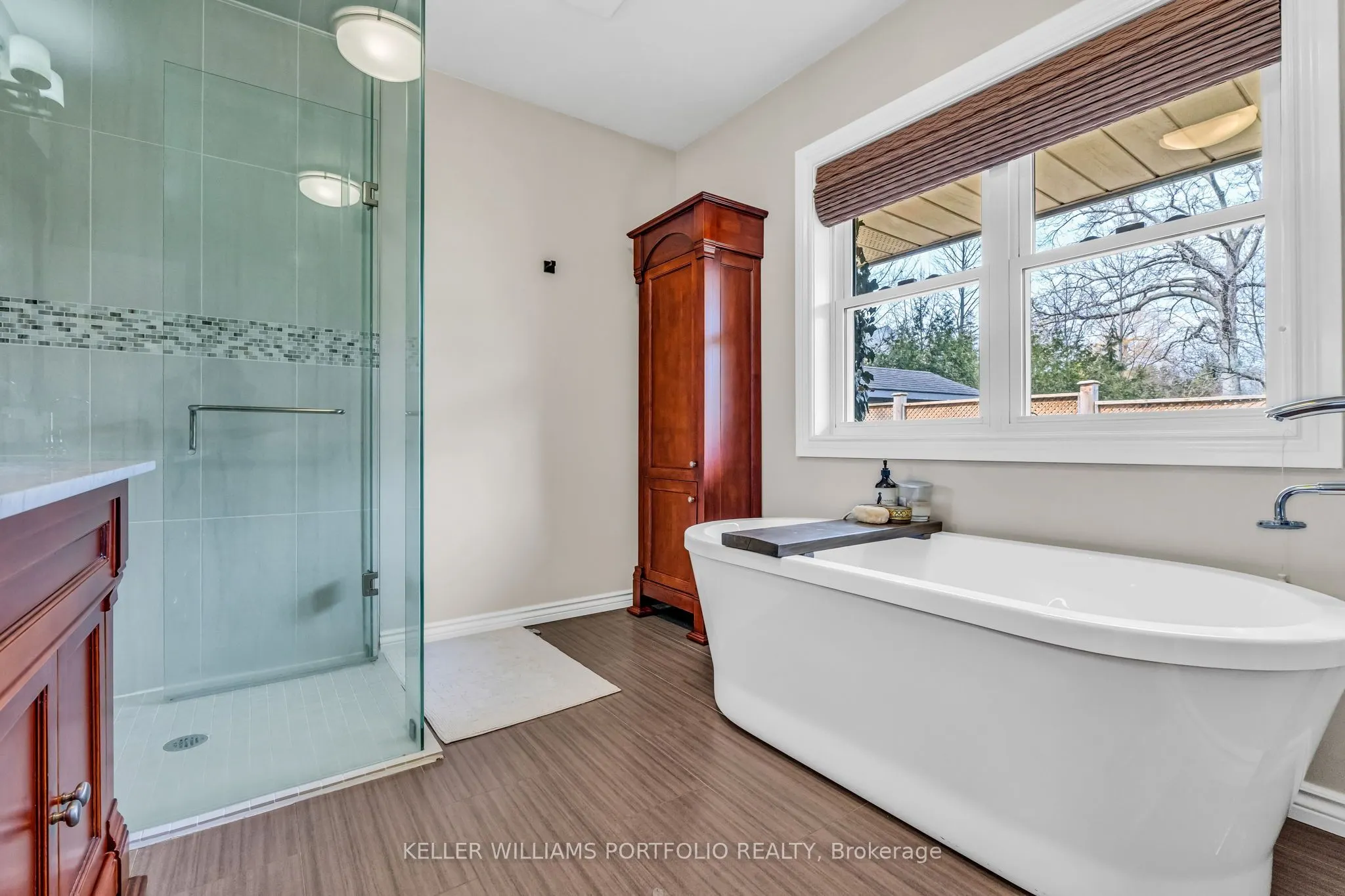 1123 Lakeshore Road E
