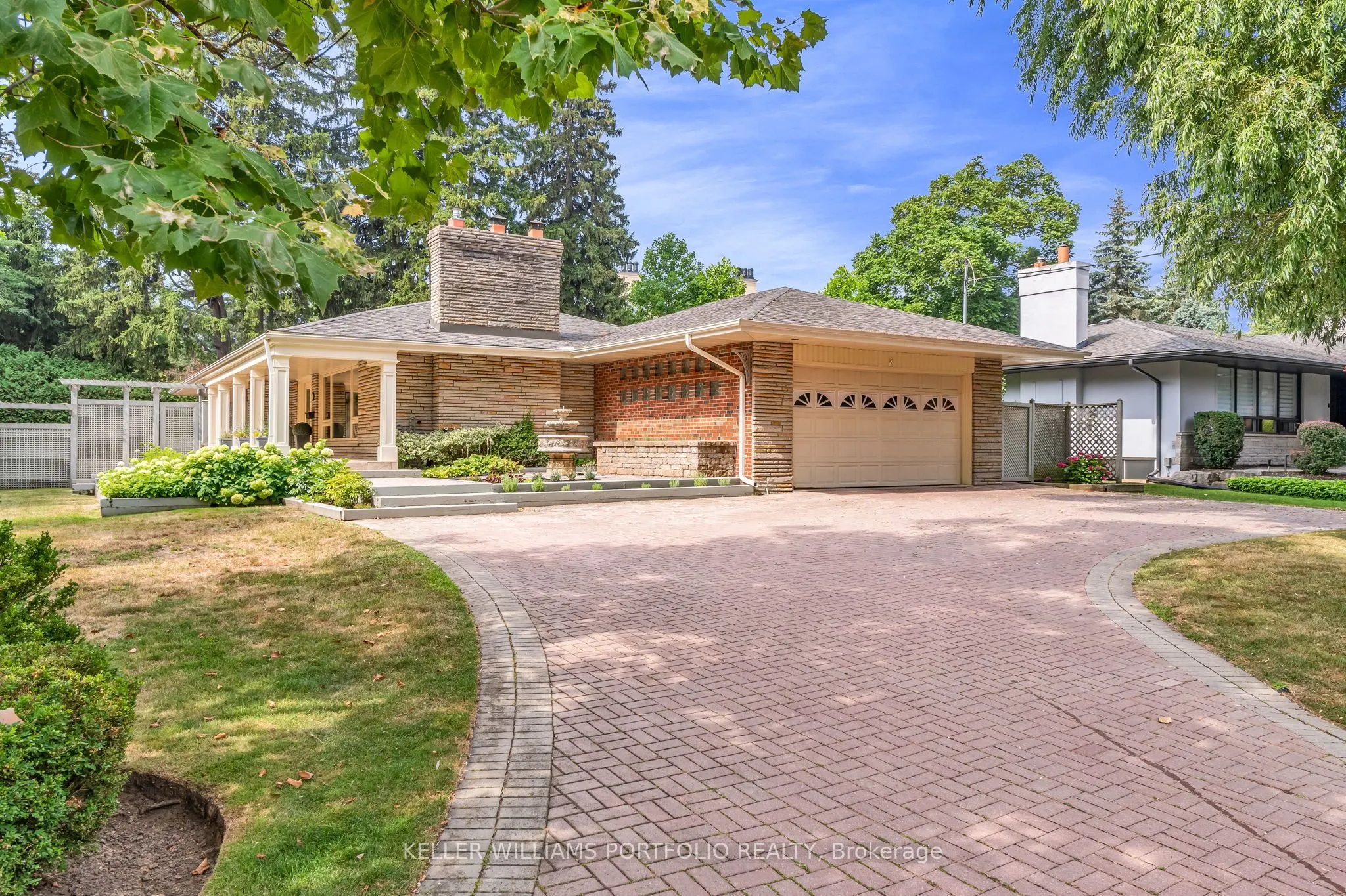 1123 Lakeshore Road E