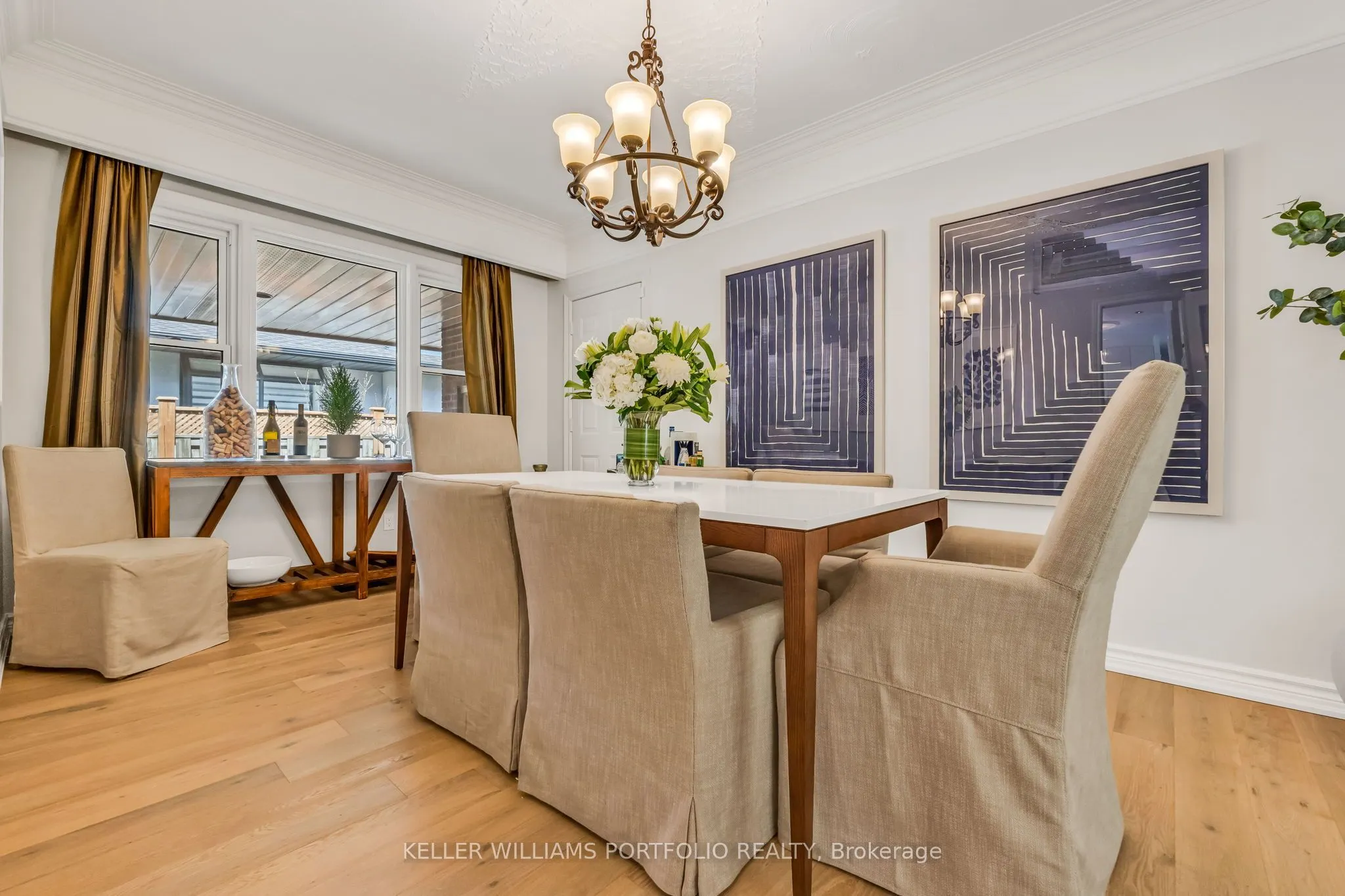1123 Lakeshore Road E