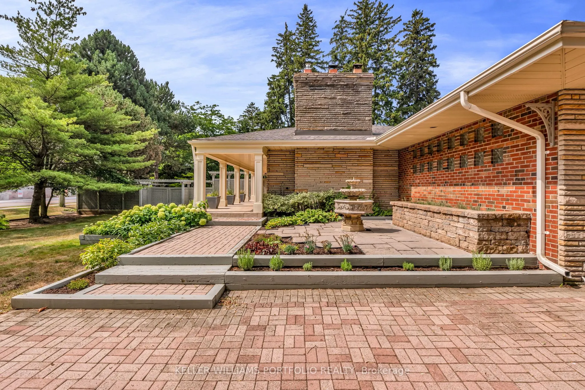 1123 Lakeshore Road E