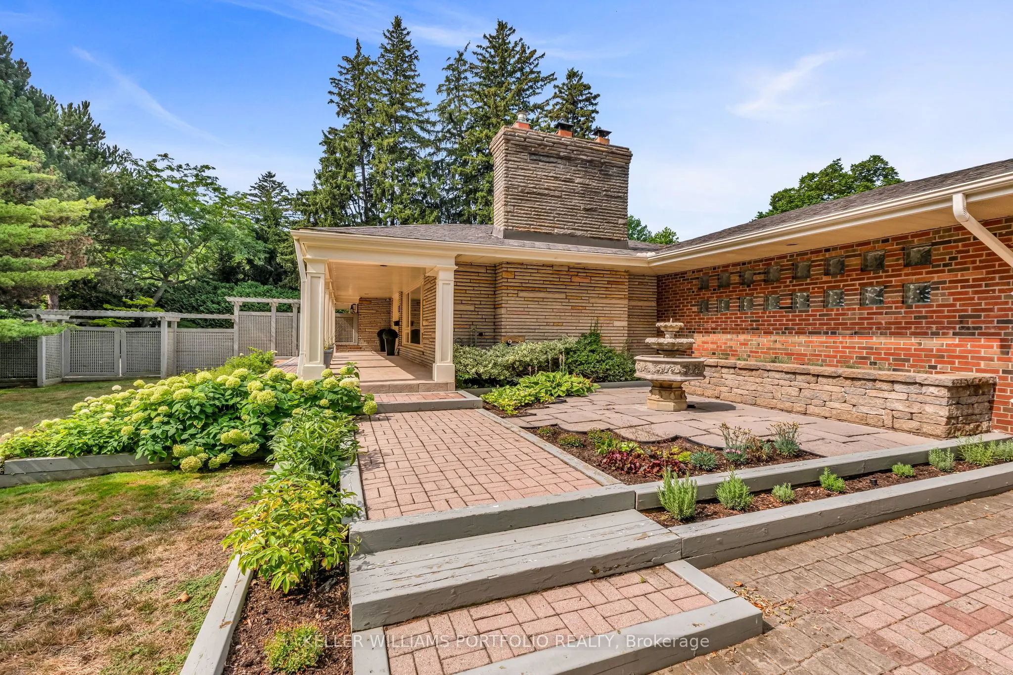 1123 Lakeshore Road E