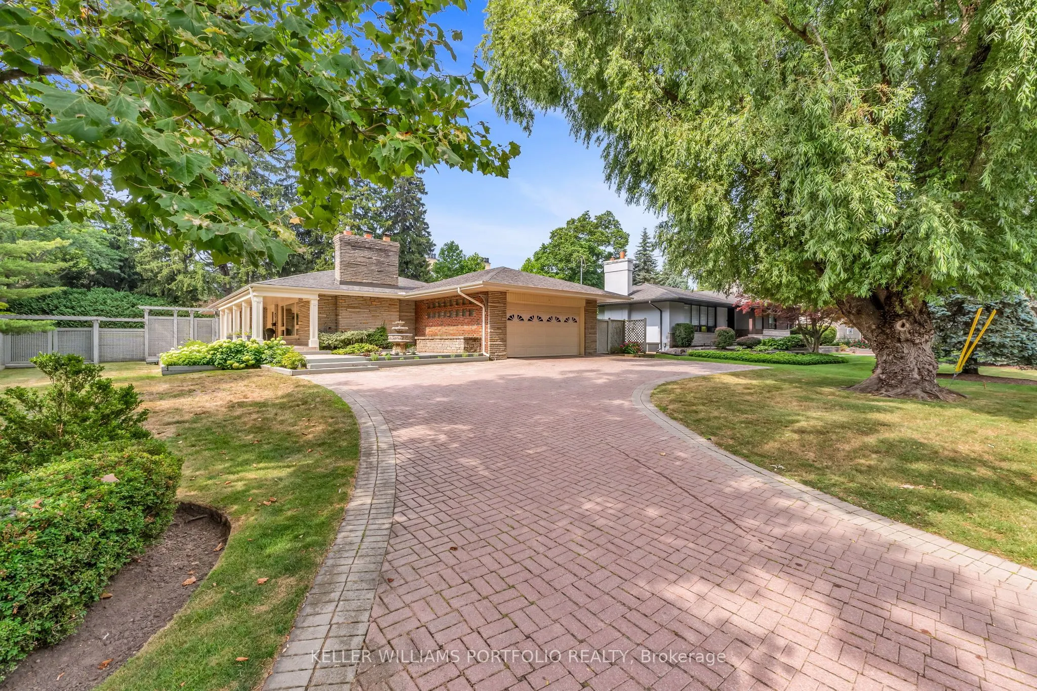 1123 Lakeshore Road E
