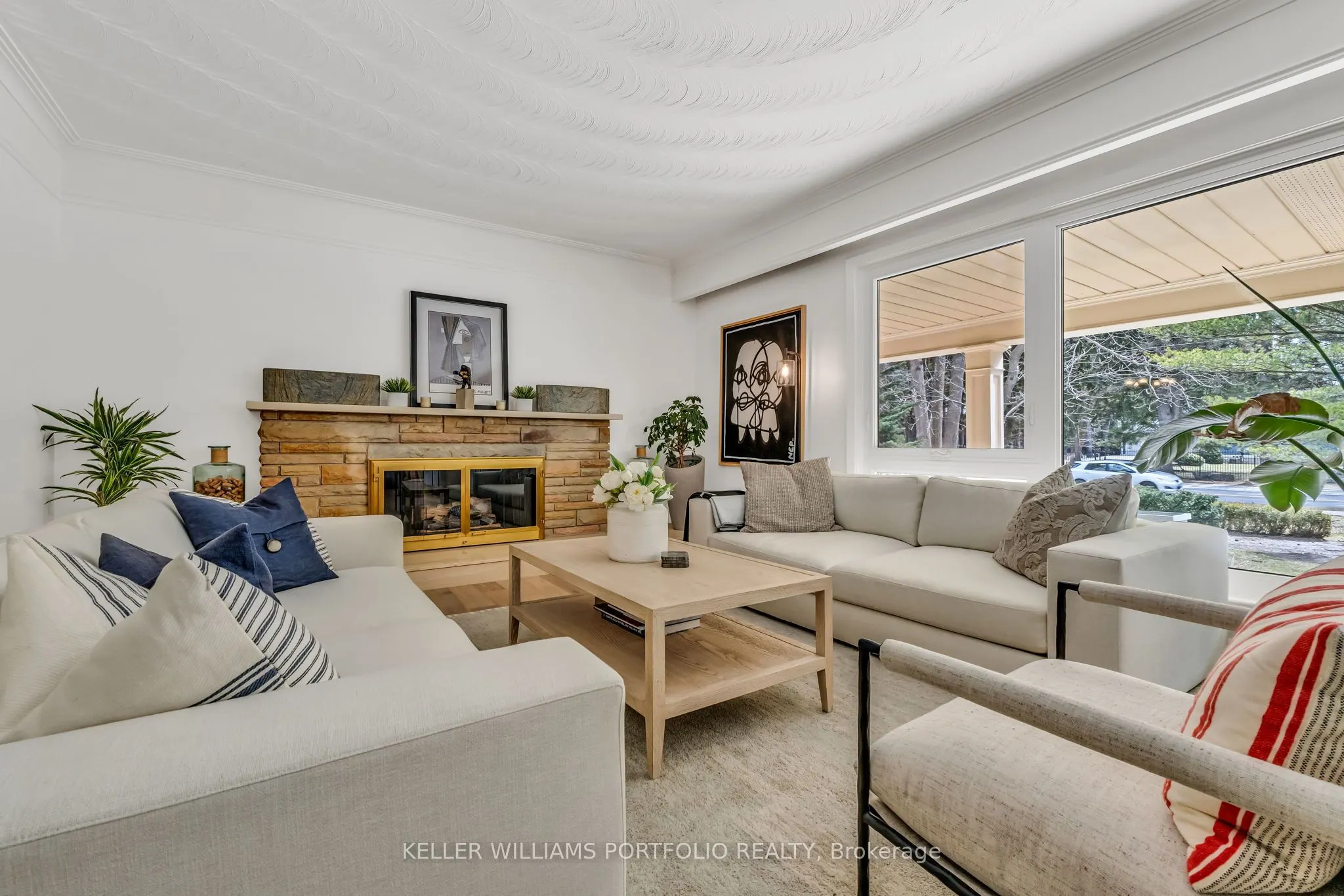 1123 Lakeshore Road E