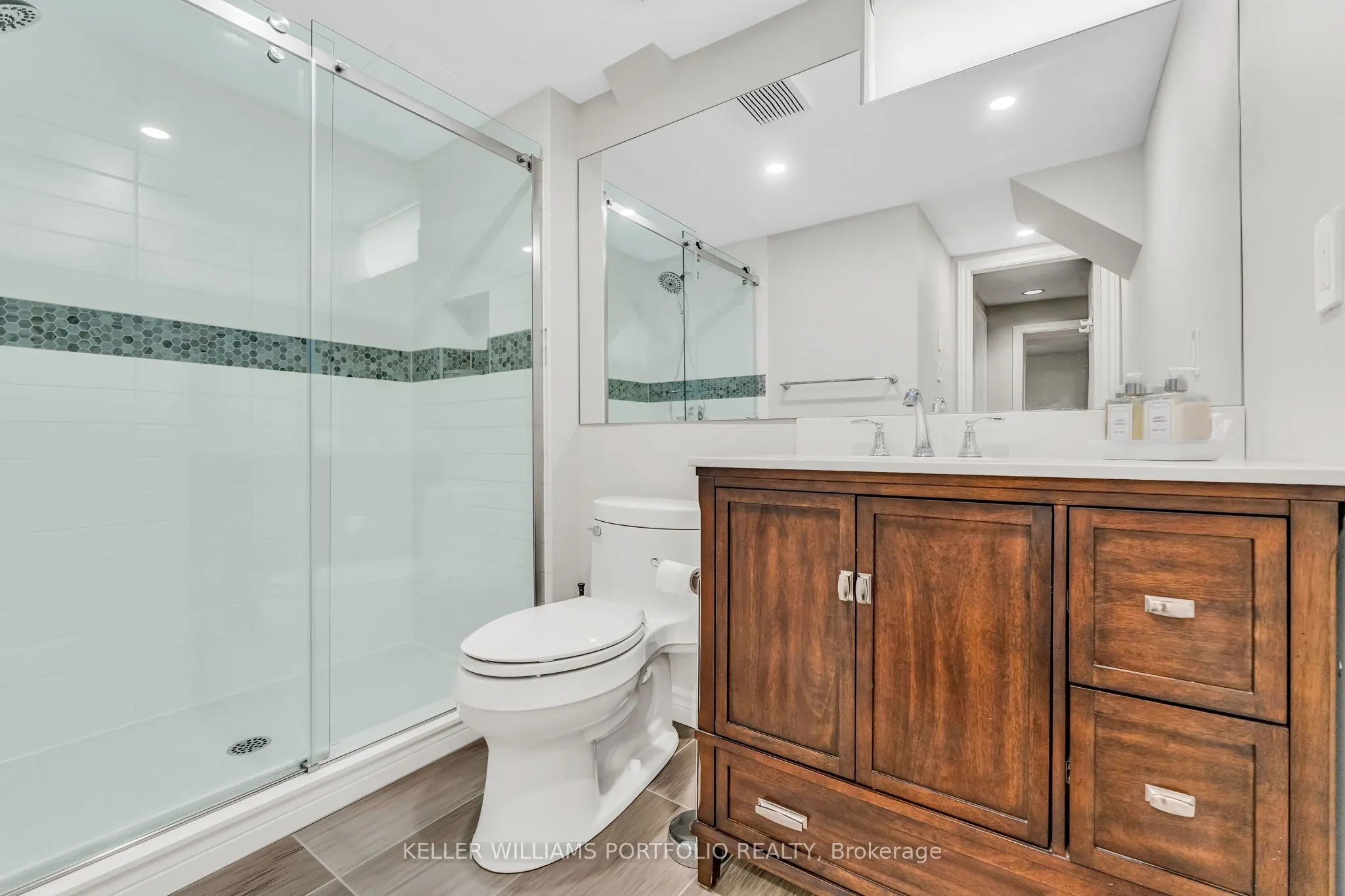 1123 Lakeshore Road E