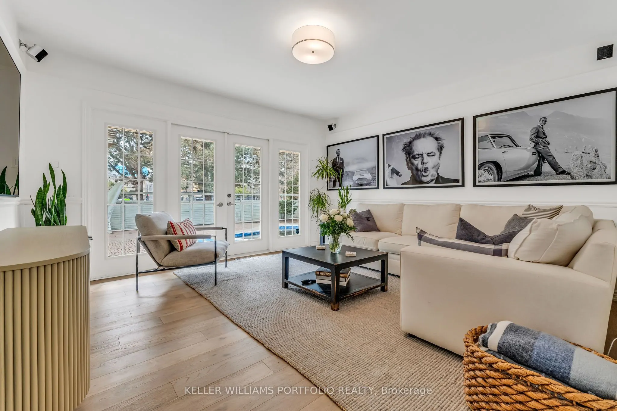 1123 Lakeshore Road E