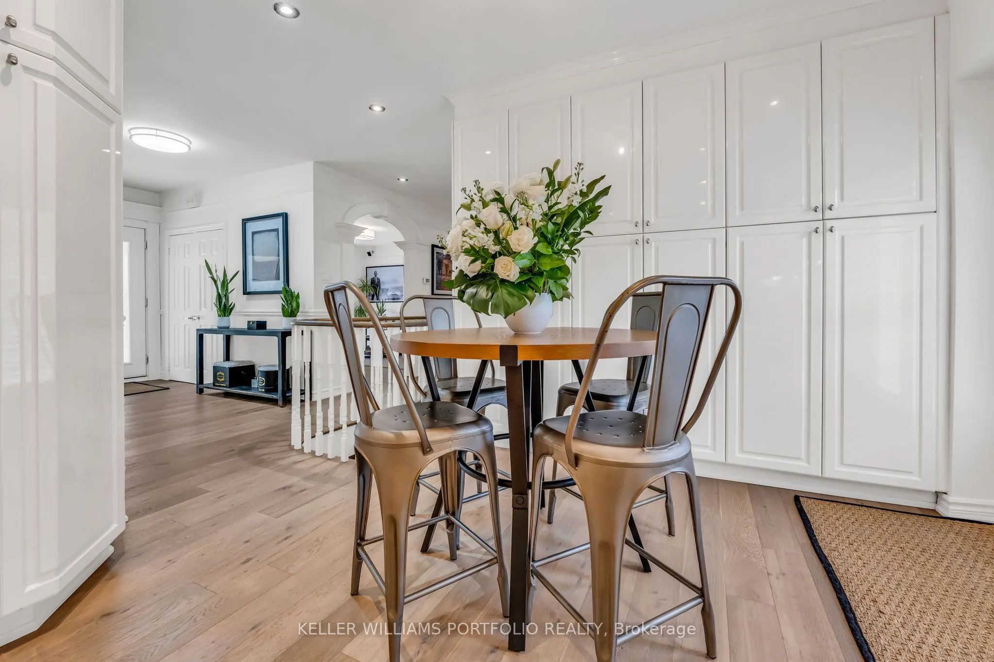 1123 Lakeshore Road E