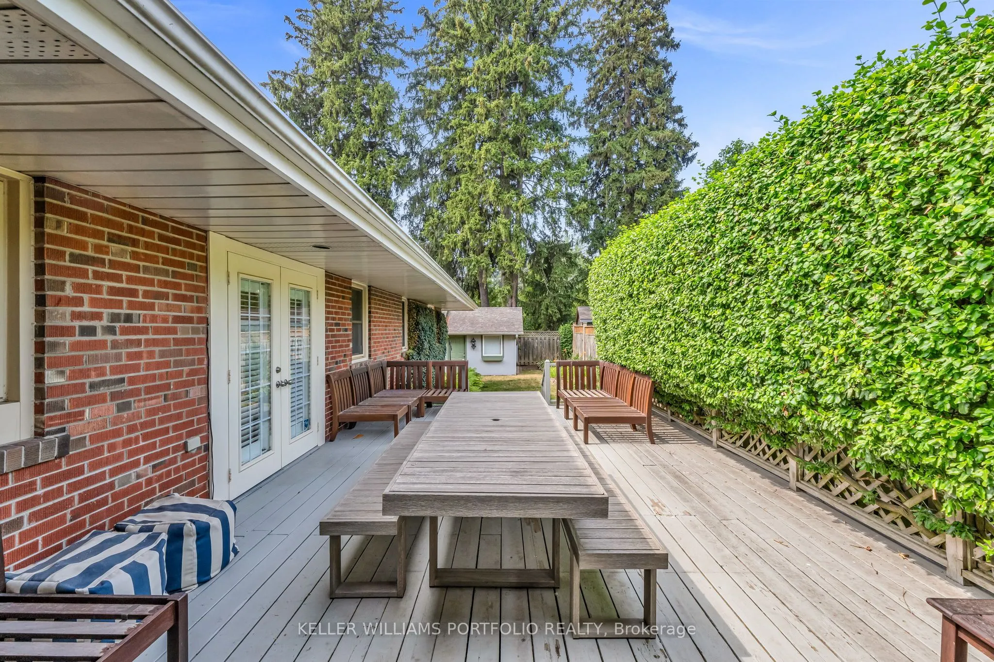 1123 Lakeshore Road E