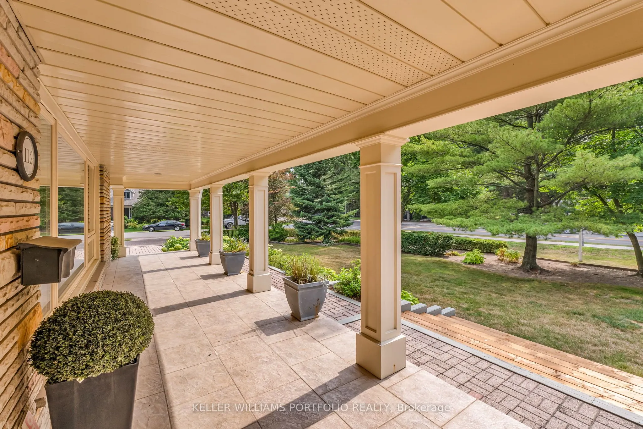 1123 Lakeshore Road E
