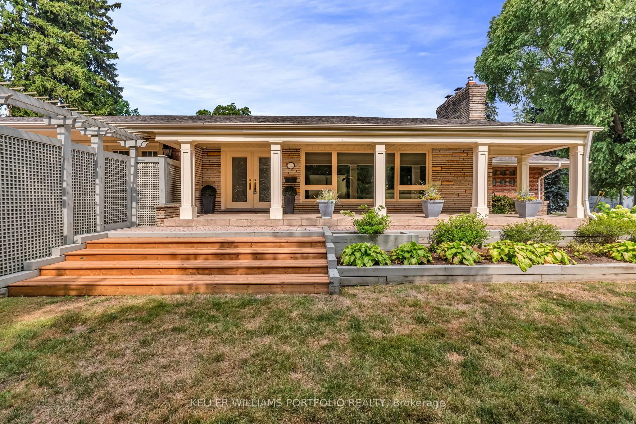 1123 Lakeshore Road E