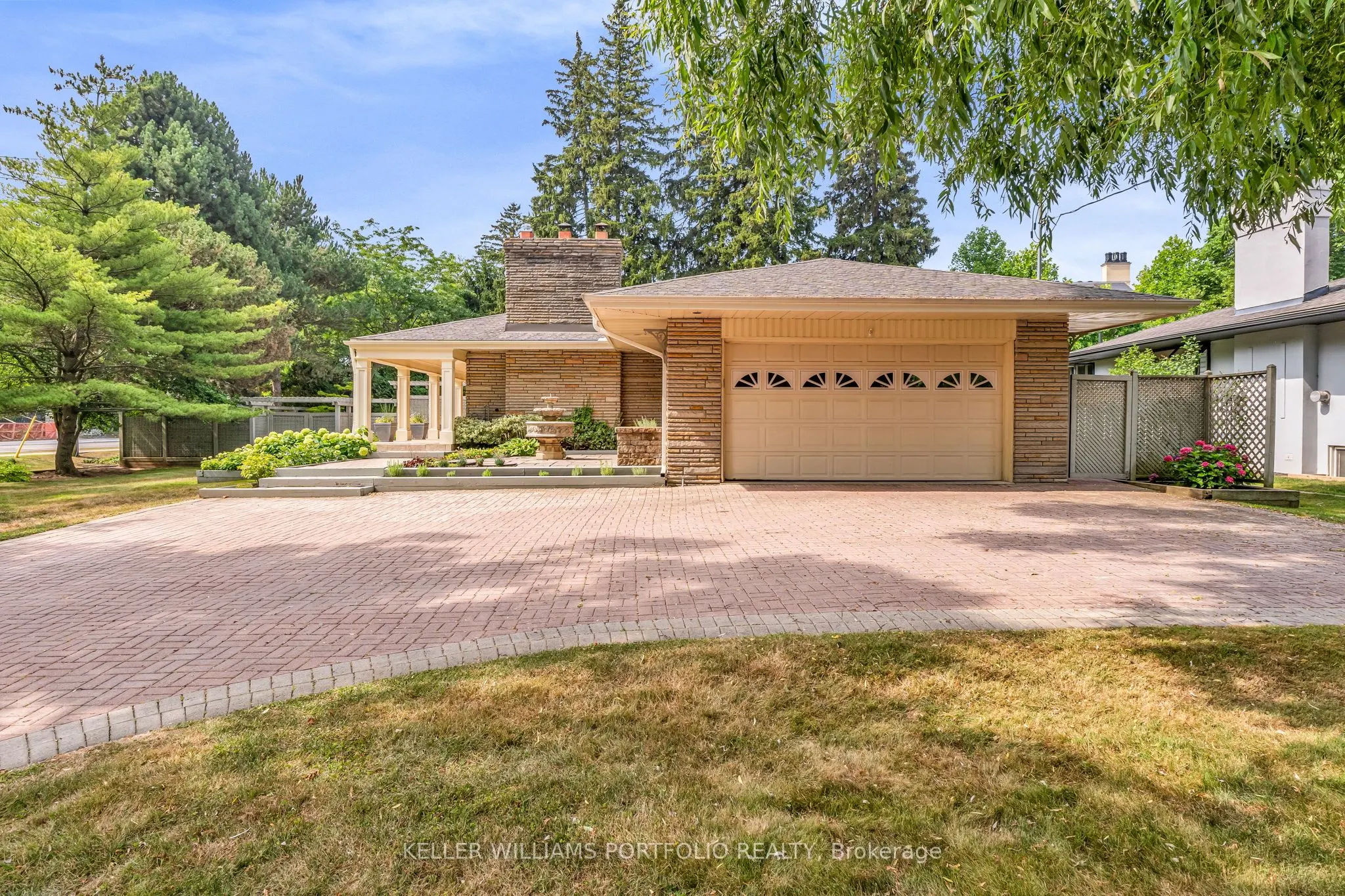 1123 Lakeshore Road E