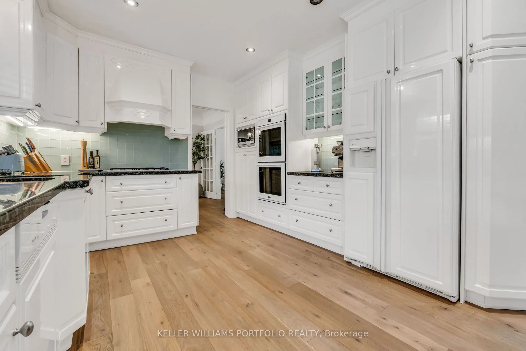 1123 Lakeshore Road E