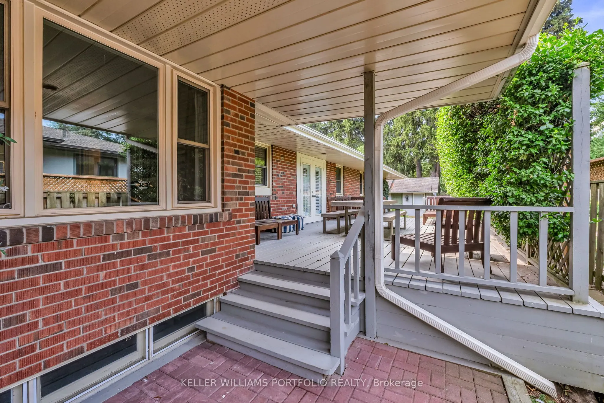 1123 Lakeshore Road E