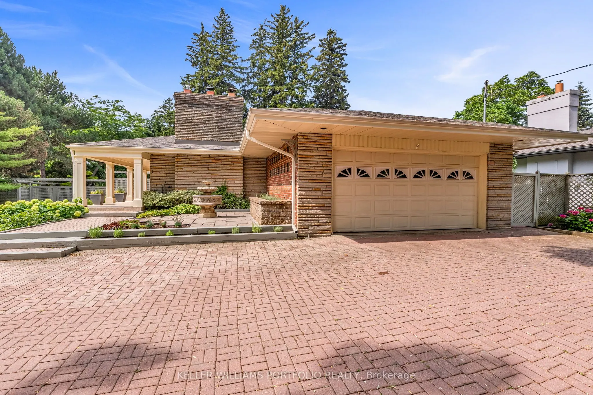 1123 Lakeshore Road E