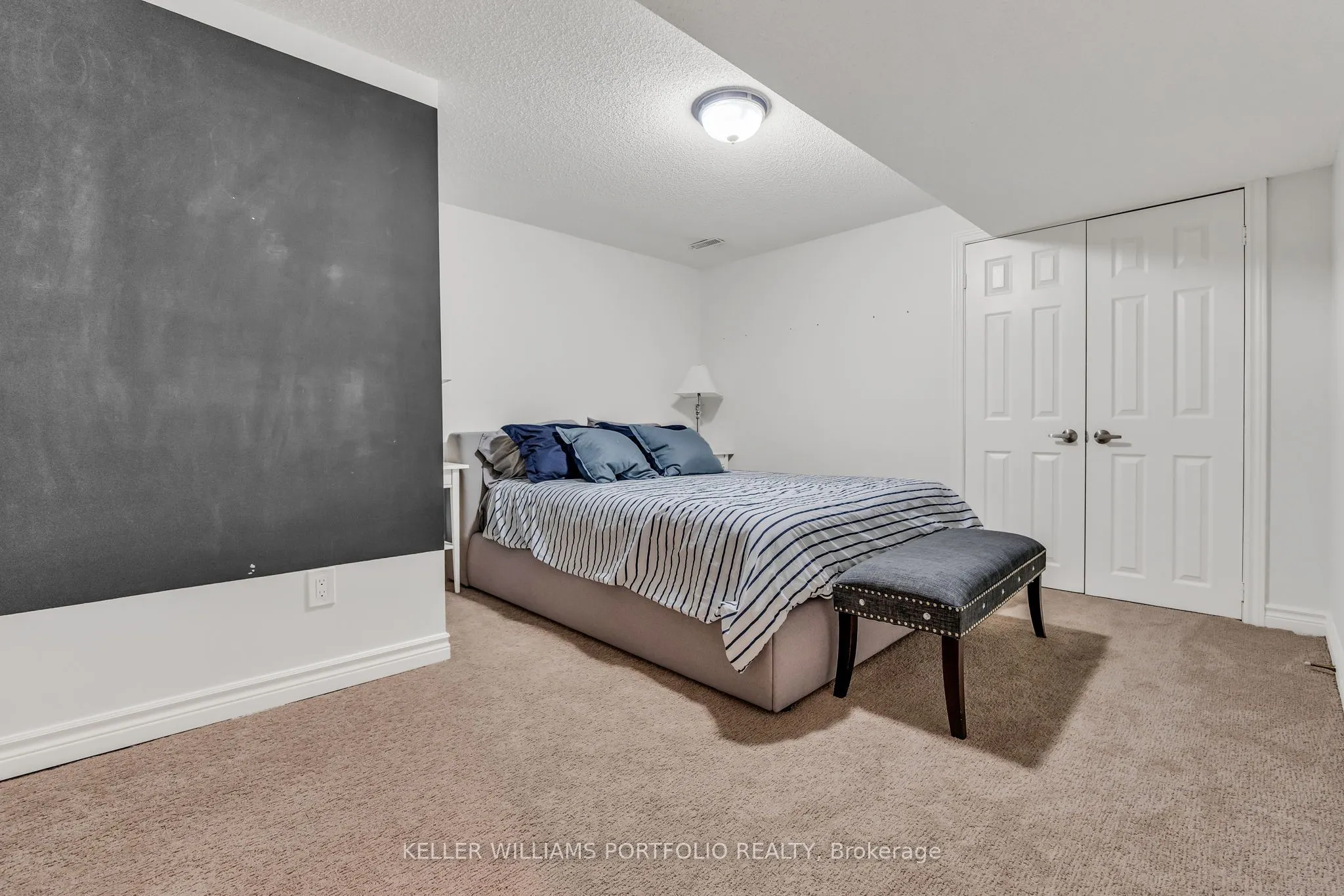 1123 Lakeshore Road E