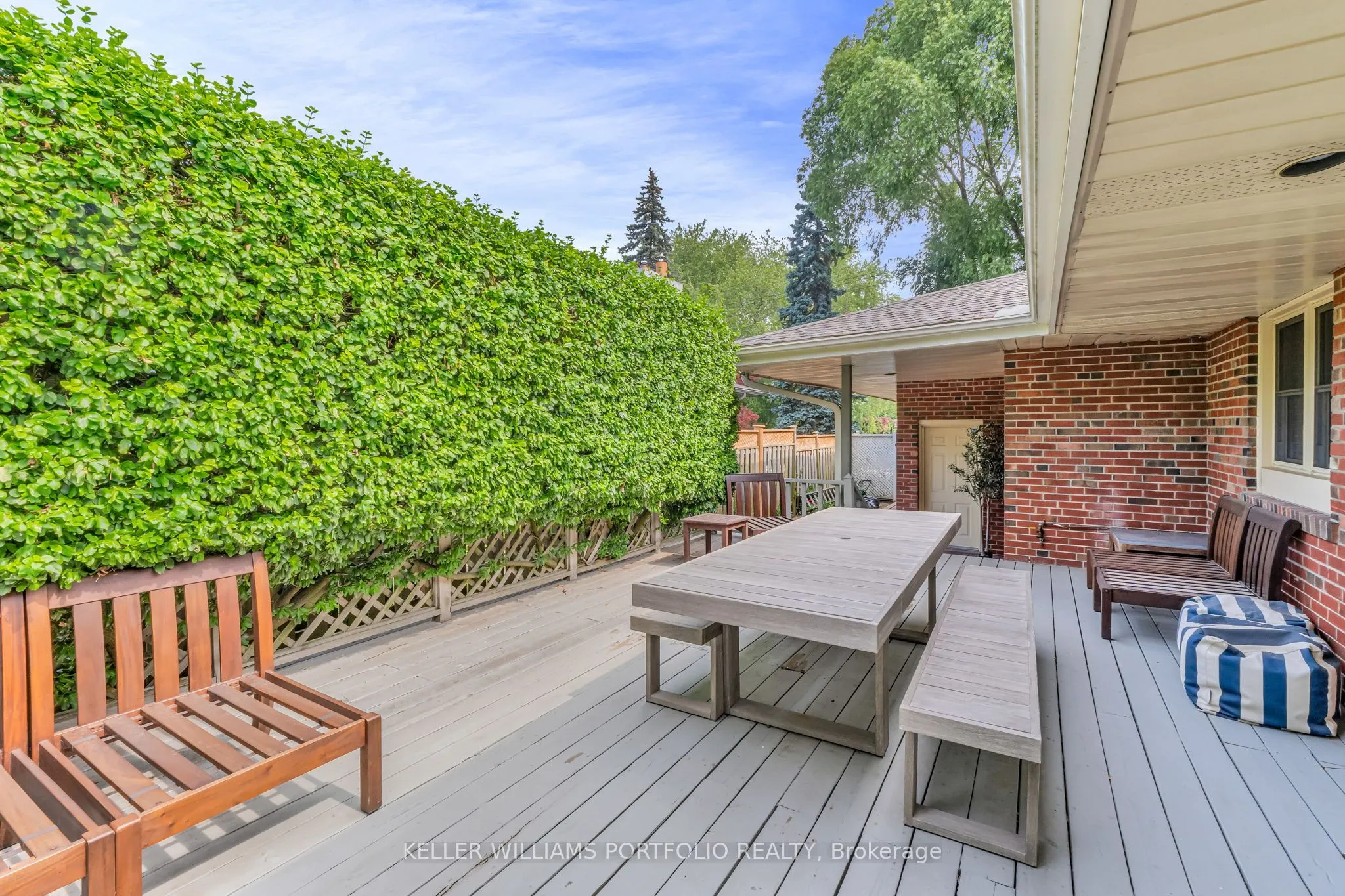 1123 Lakeshore Road E