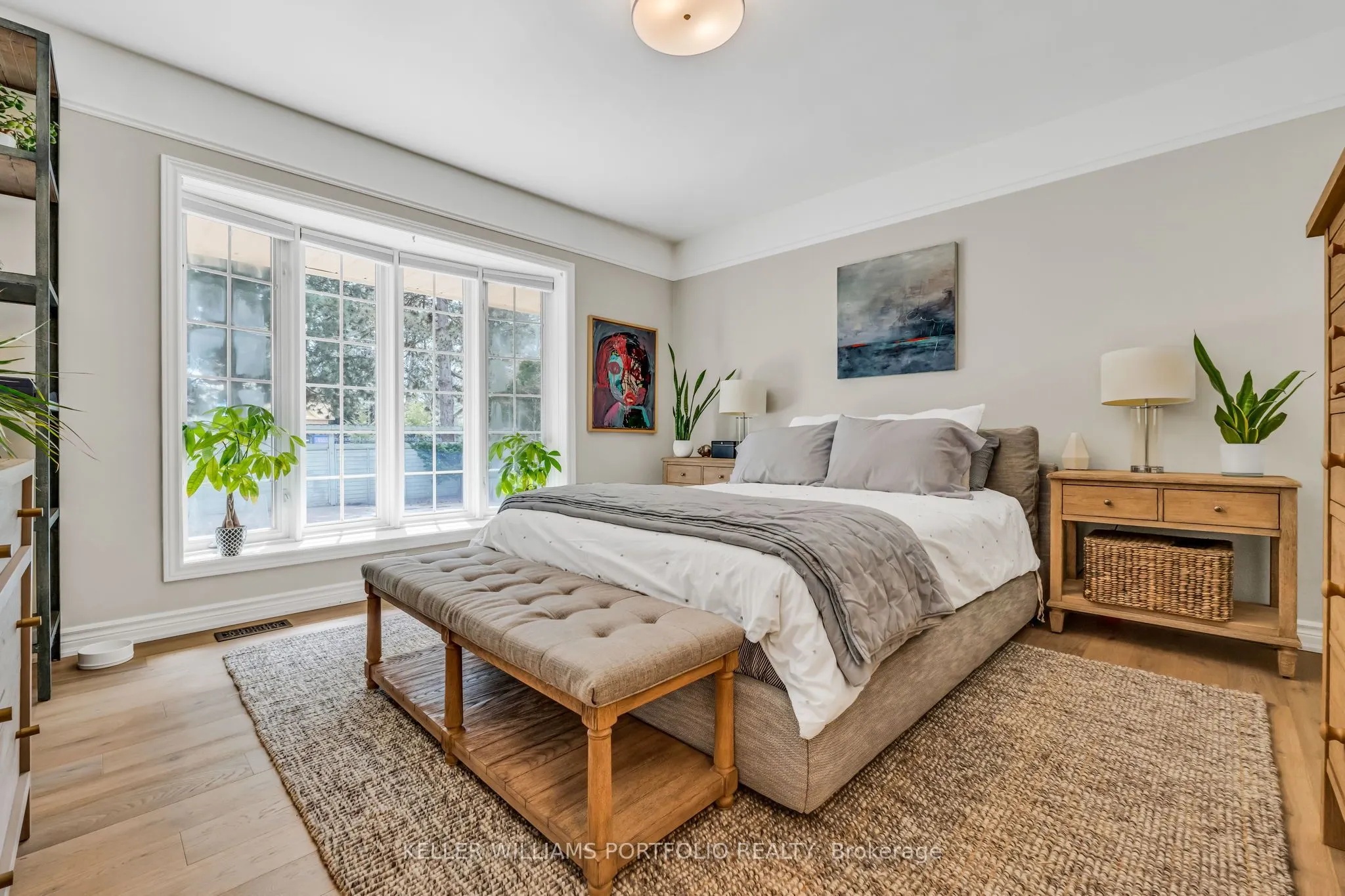 1123 Lakeshore Road E