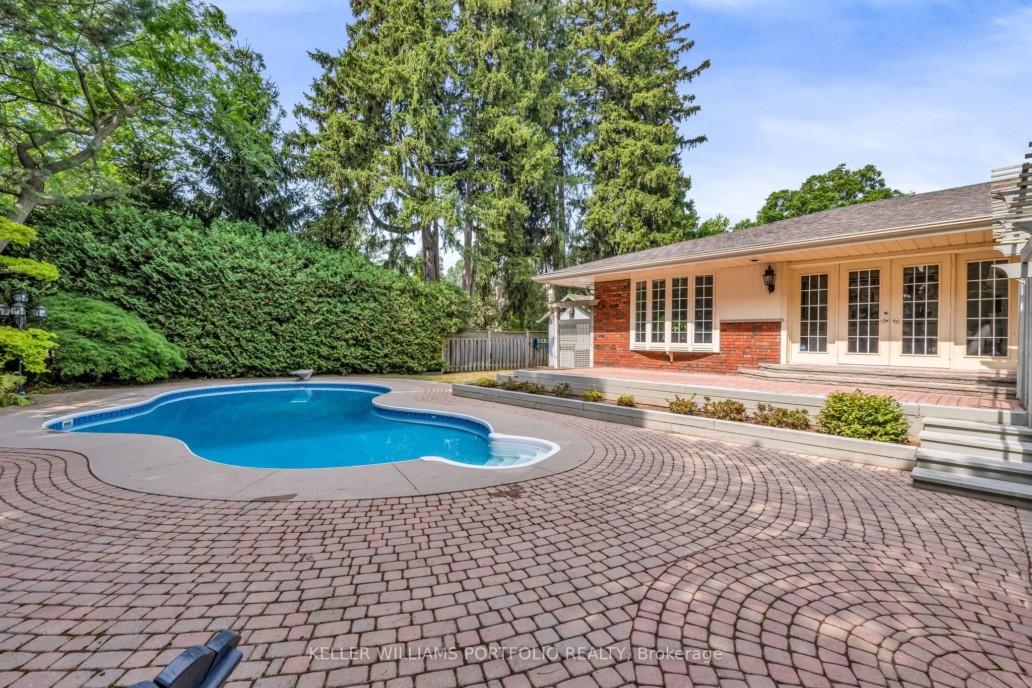 1123 Lakeshore Road E