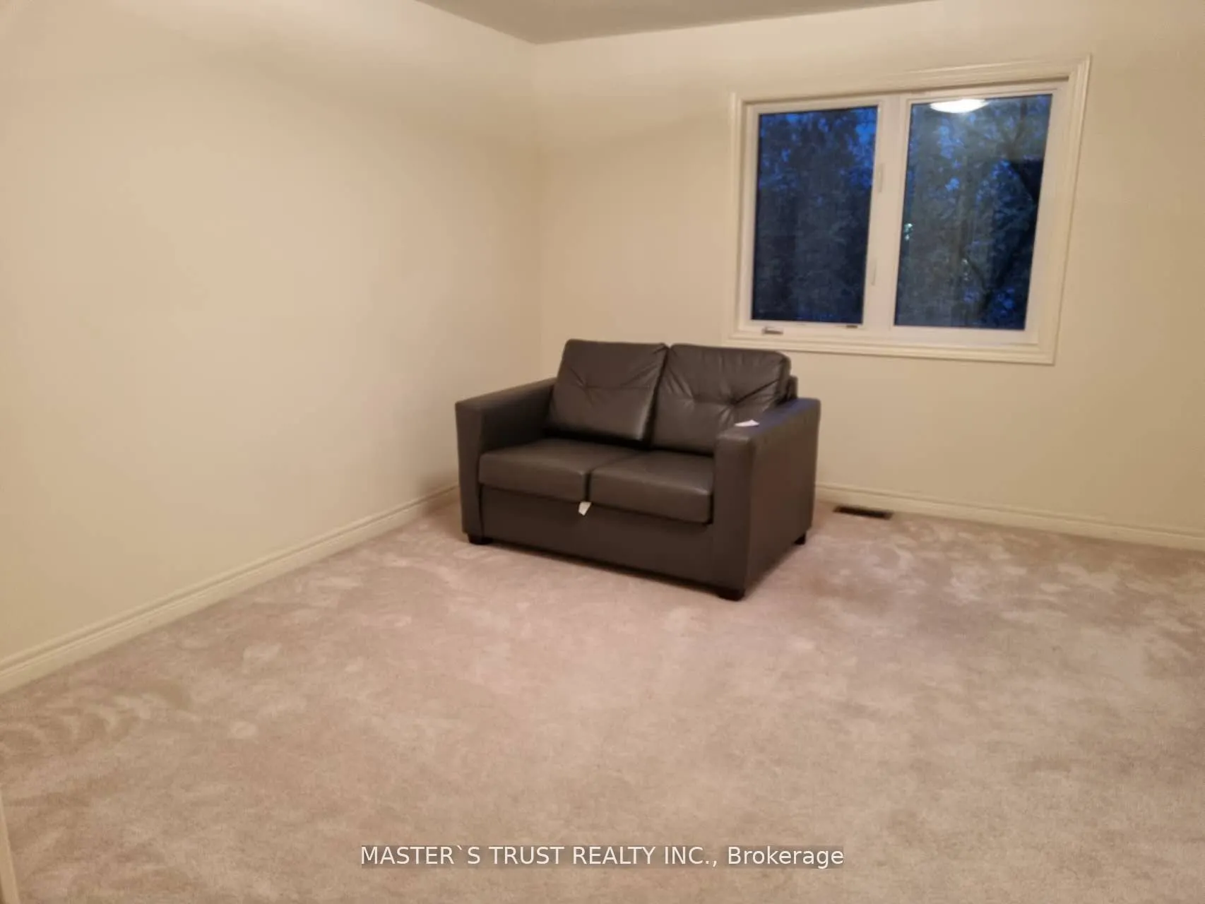 15 Isaac Devins Boulevard