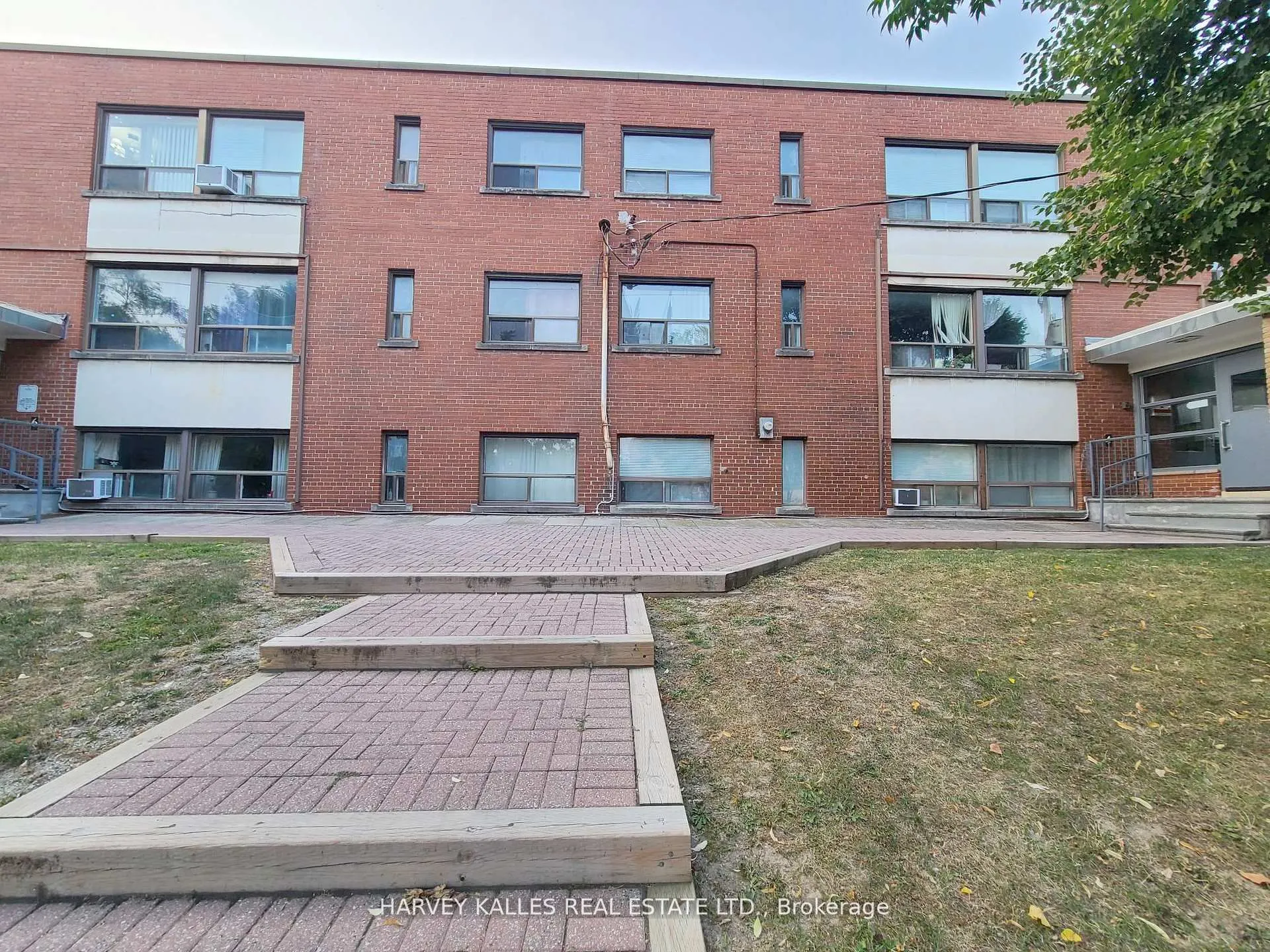 4 Greenbrook Drive, #2