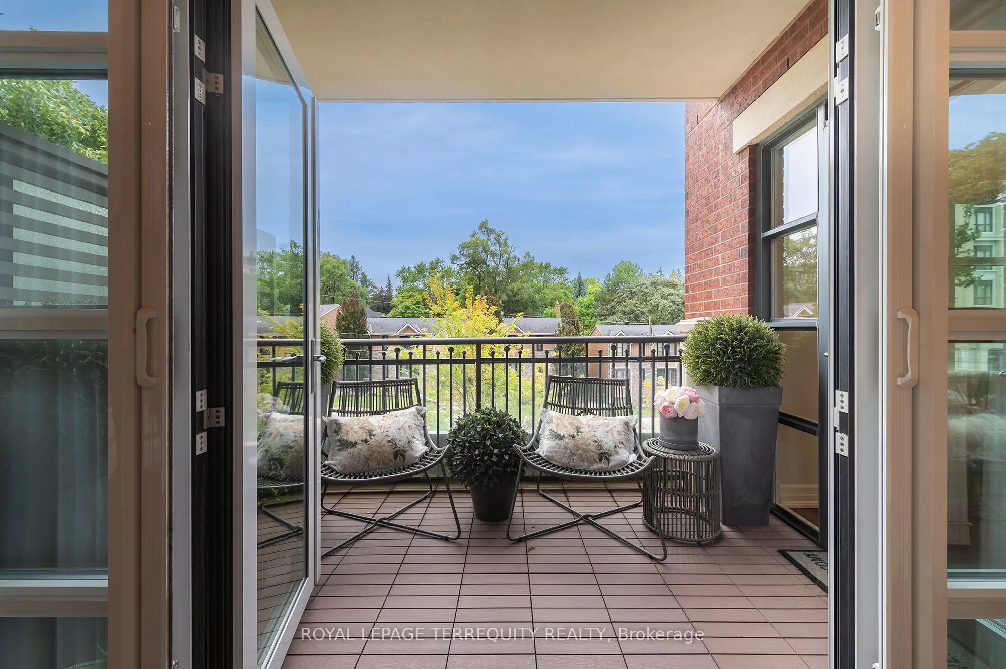 2855 Bloor Street W, #414