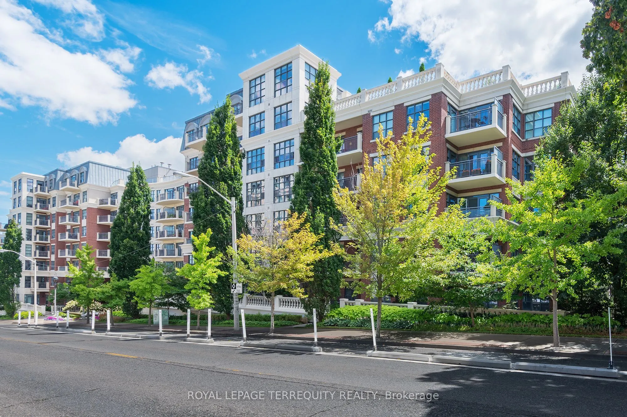 2855 Bloor Street W, #414