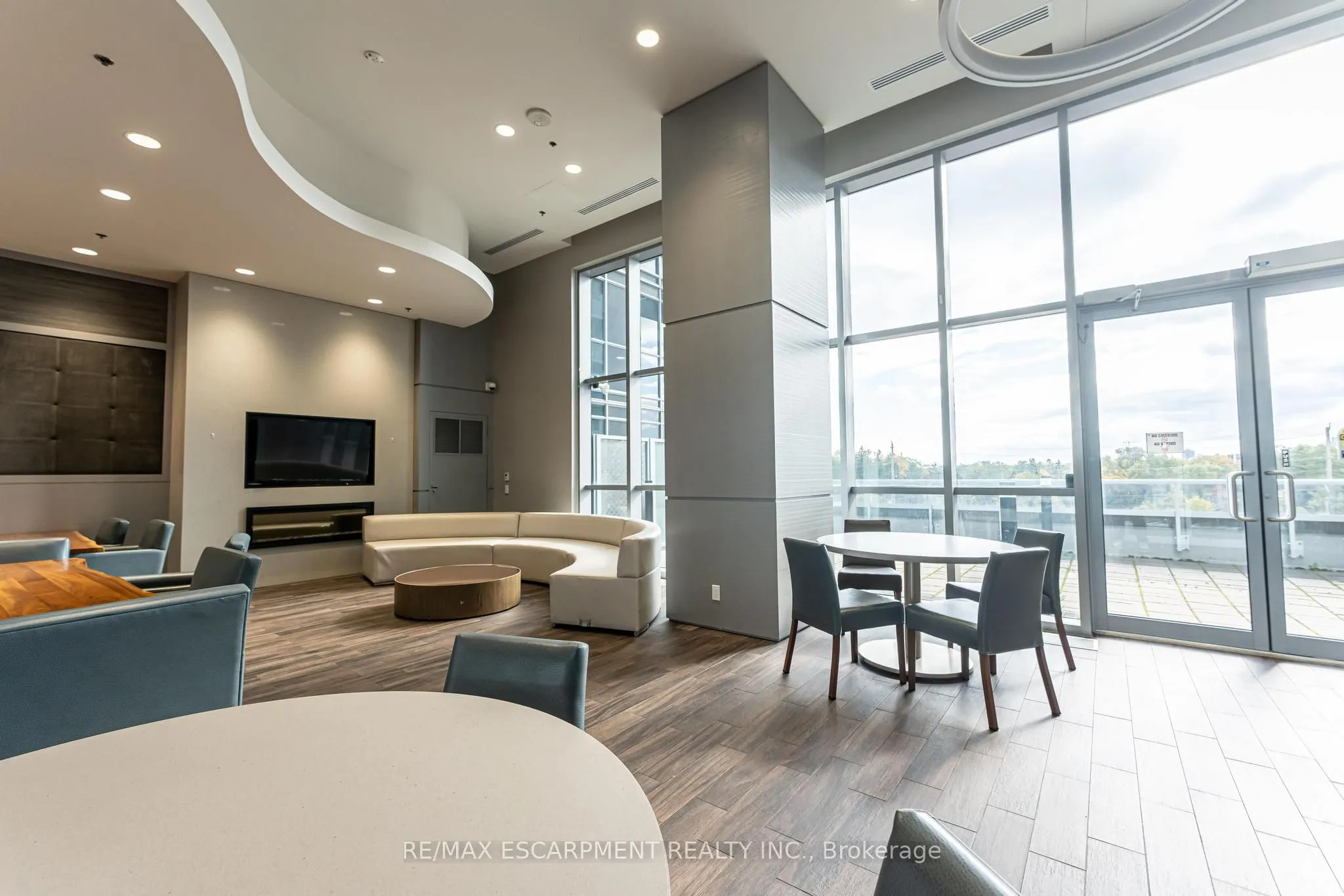 2087 Fairview Street, #504