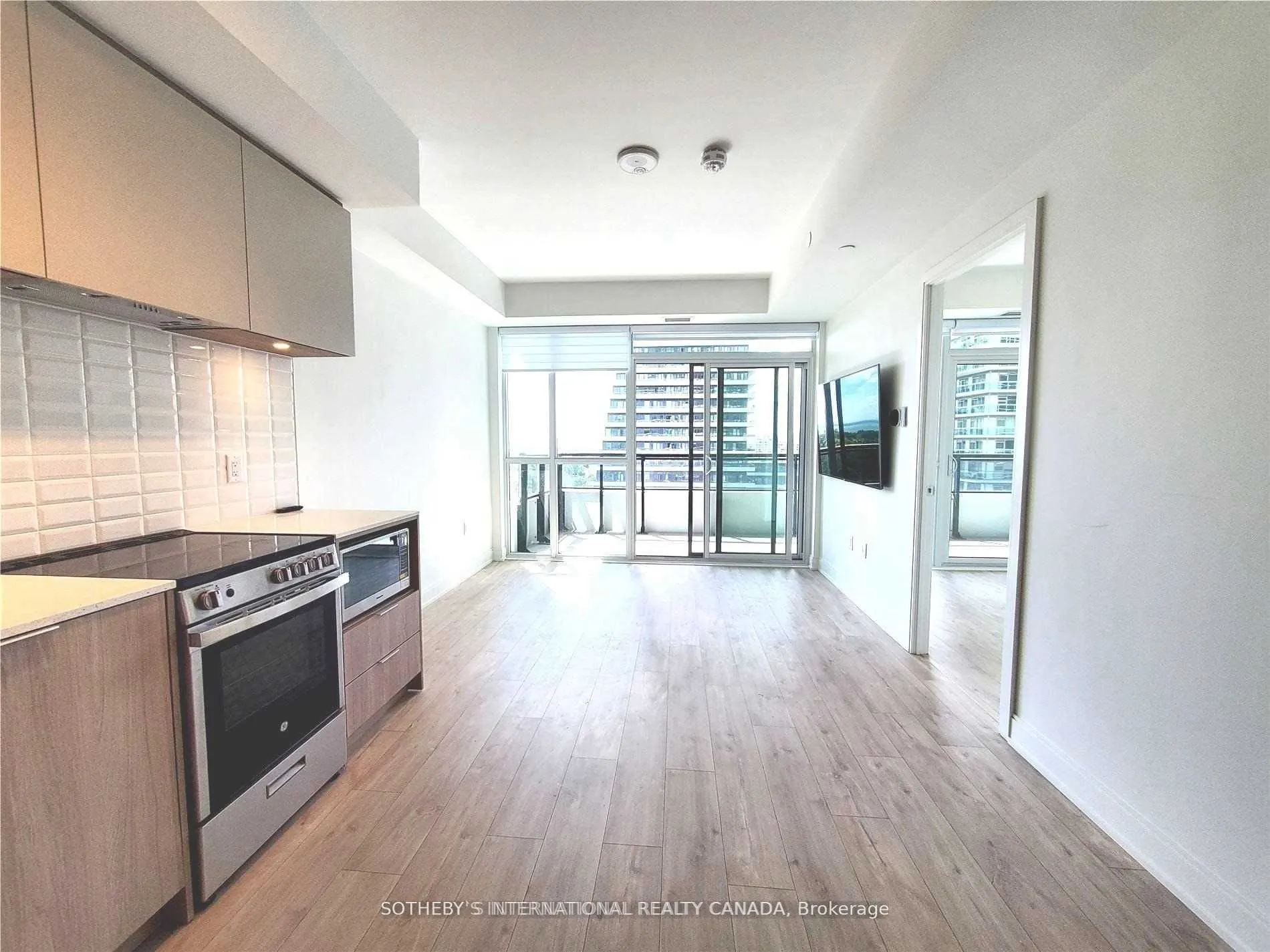 65 Annie Craig Drive, #911