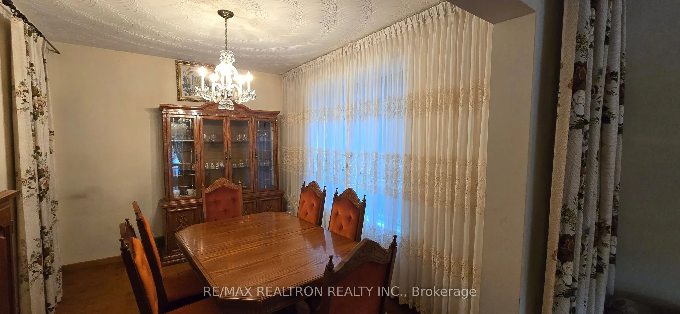 582 Runnymede Road