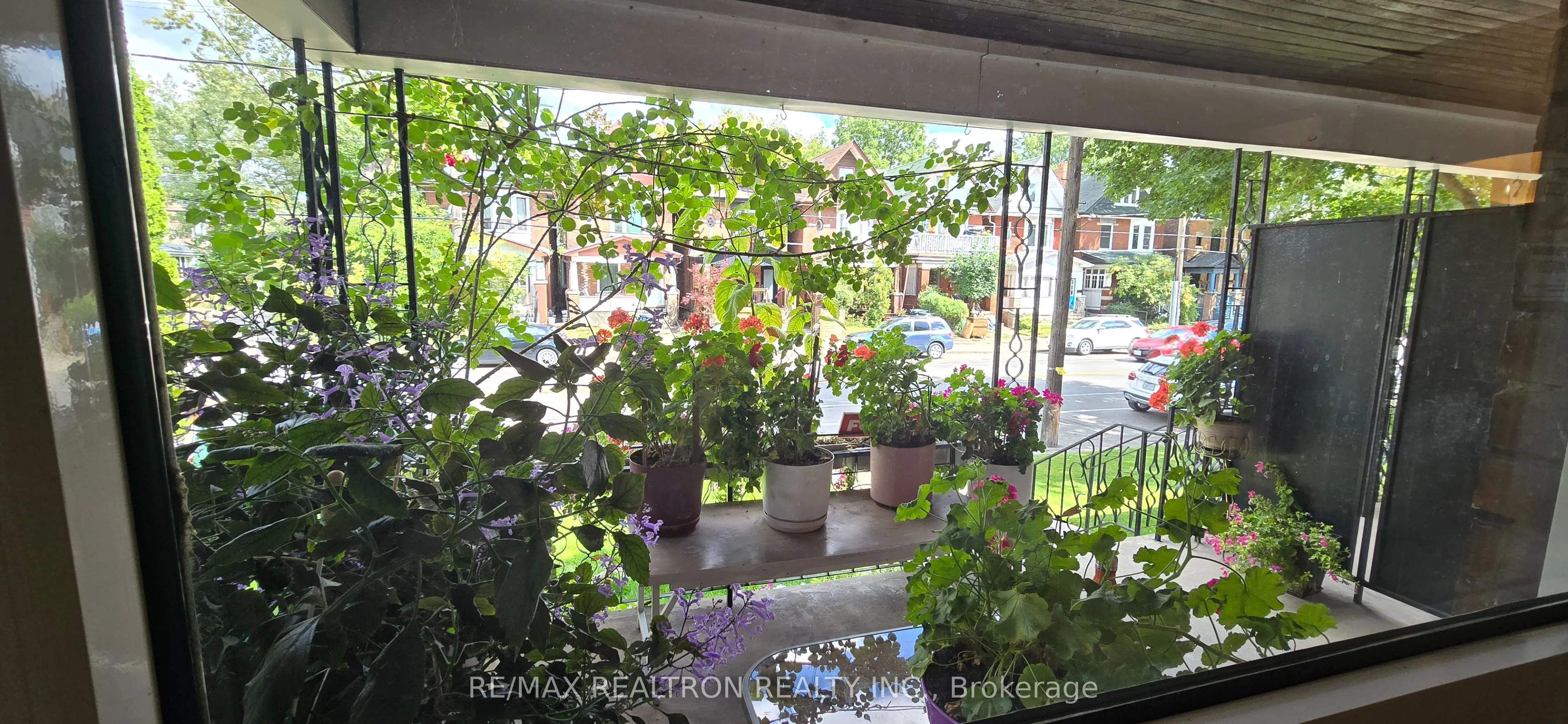 582 Runnymede Road