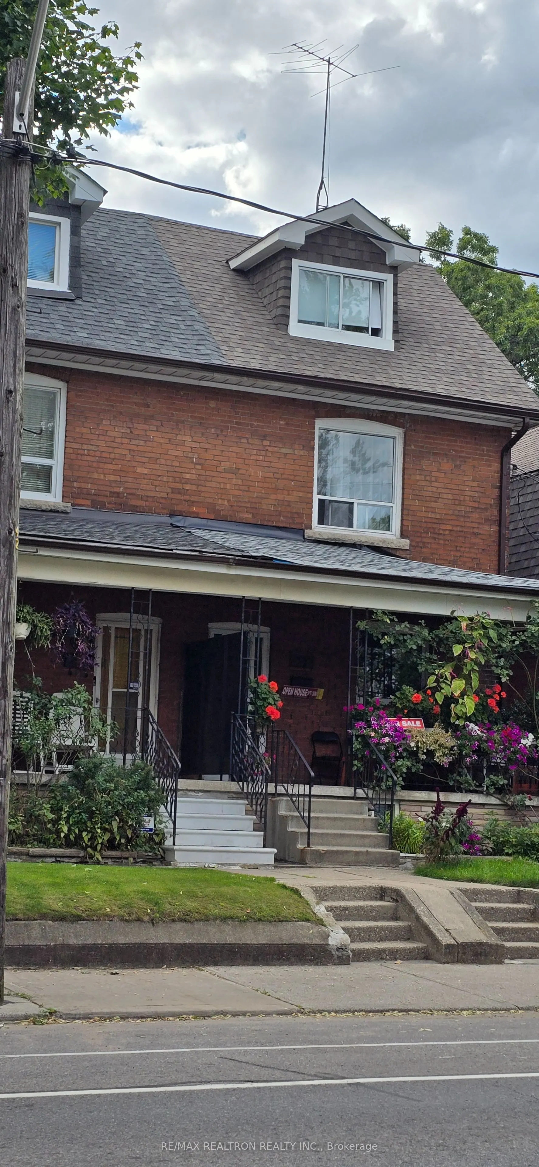 582 Runnymede Road