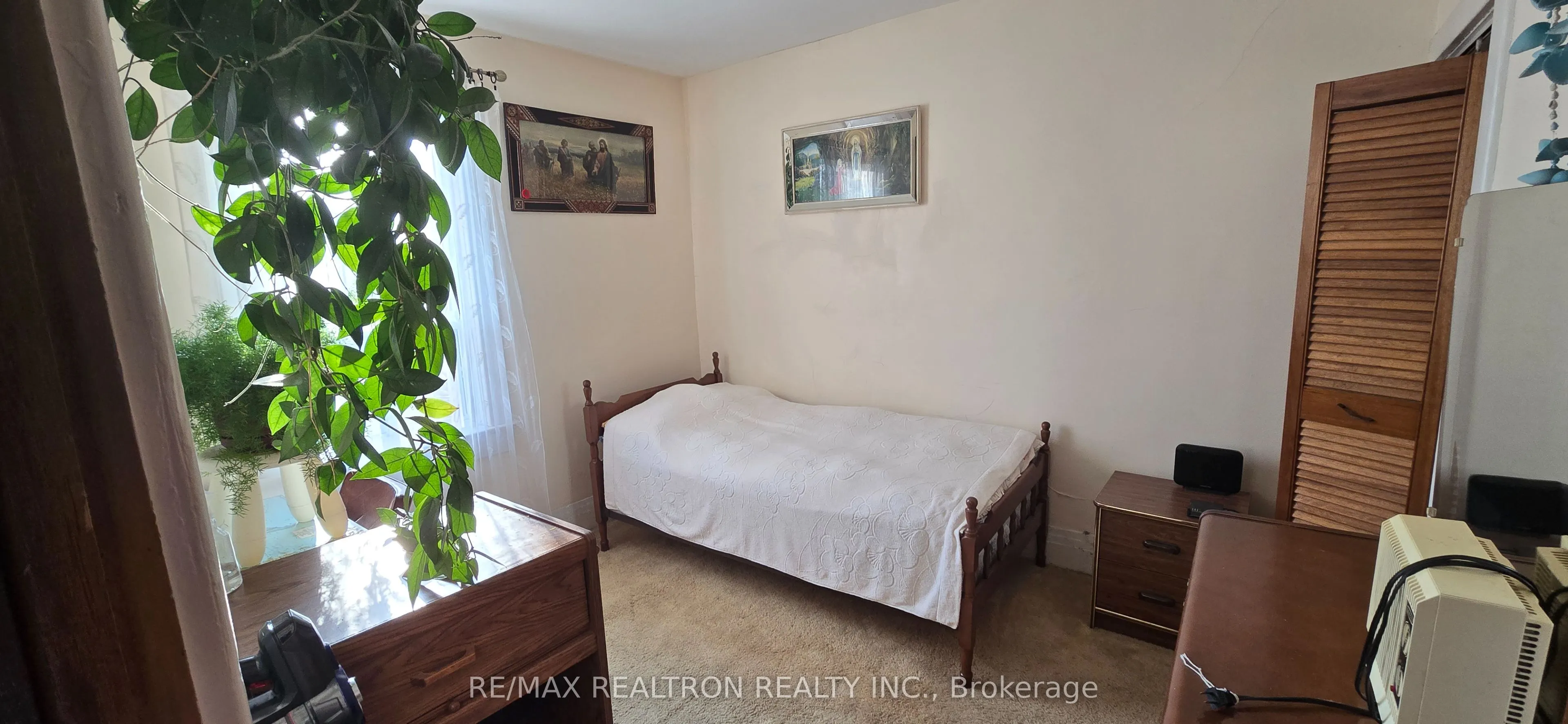 582 Runnymede Road