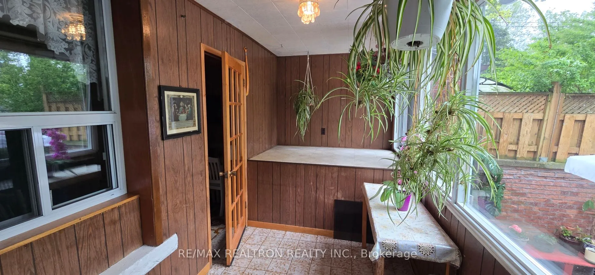 582 Runnymede Road