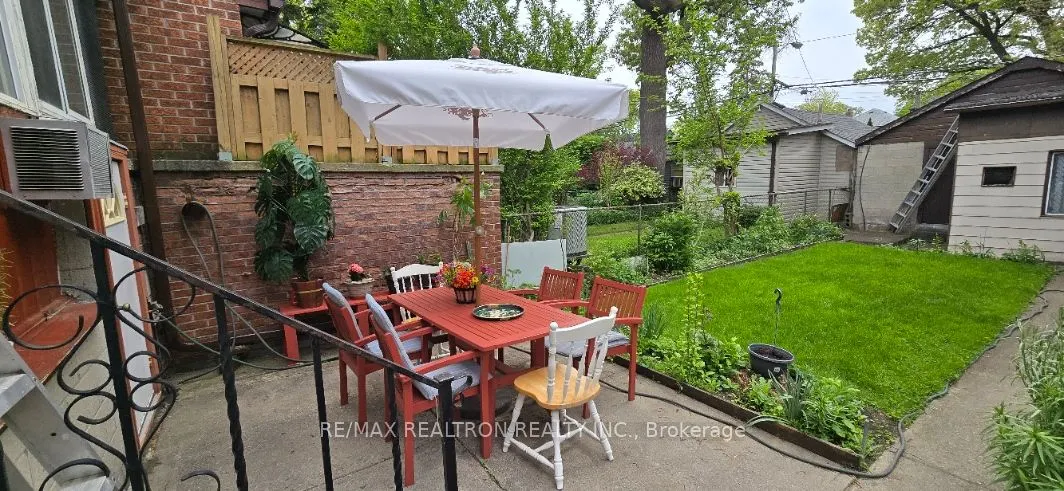 582 Runnymede Road