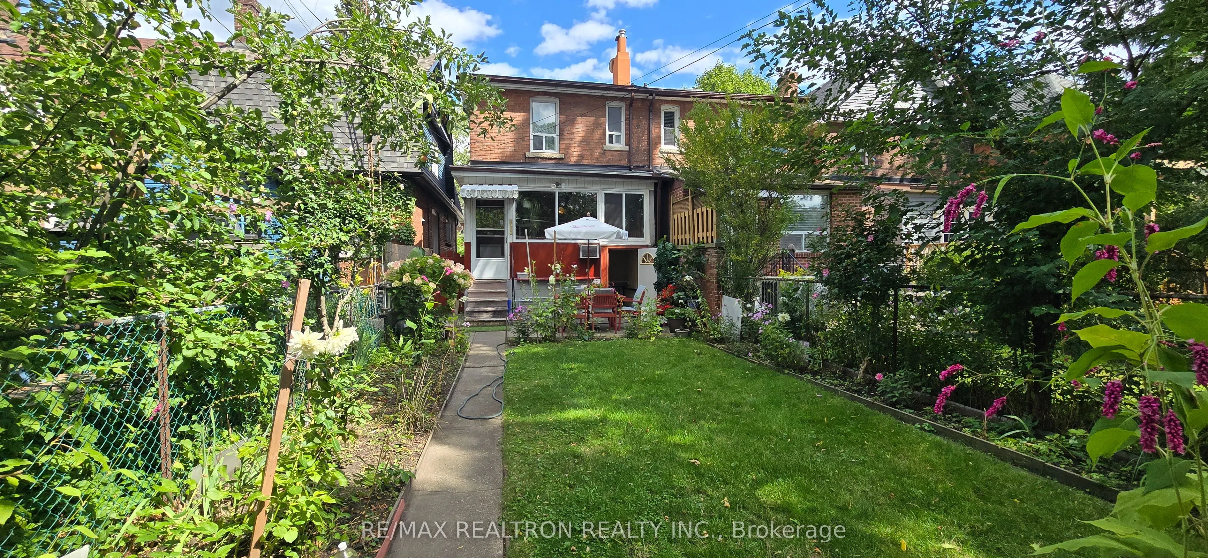 582 Runnymede Road