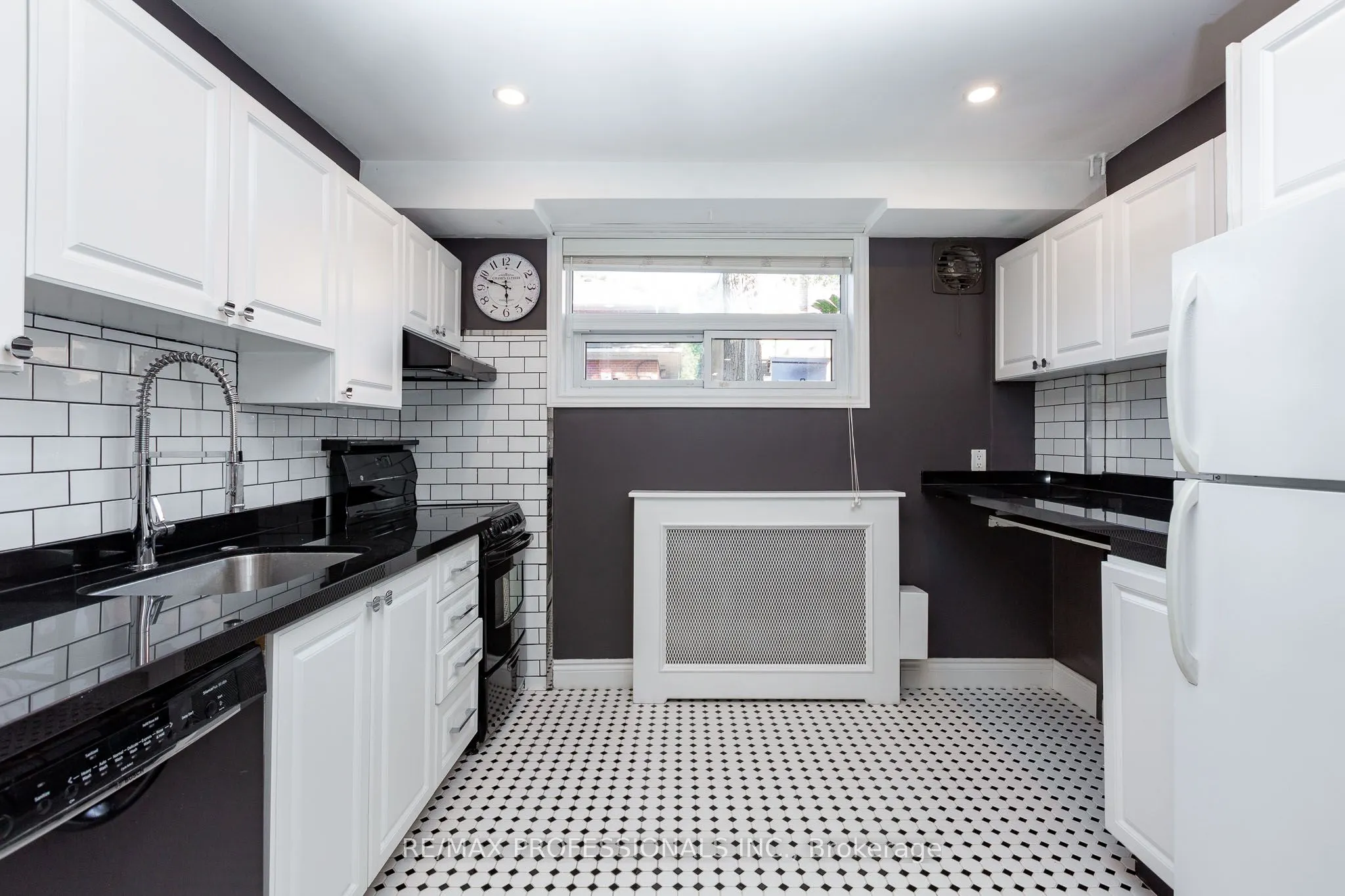 3 Chestnut Hills Crescent, #101