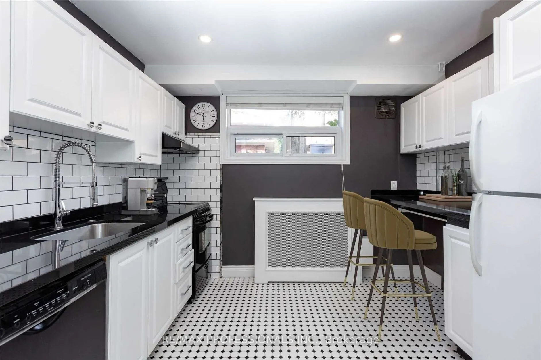 3 Chestnut Hills Crescent, #101