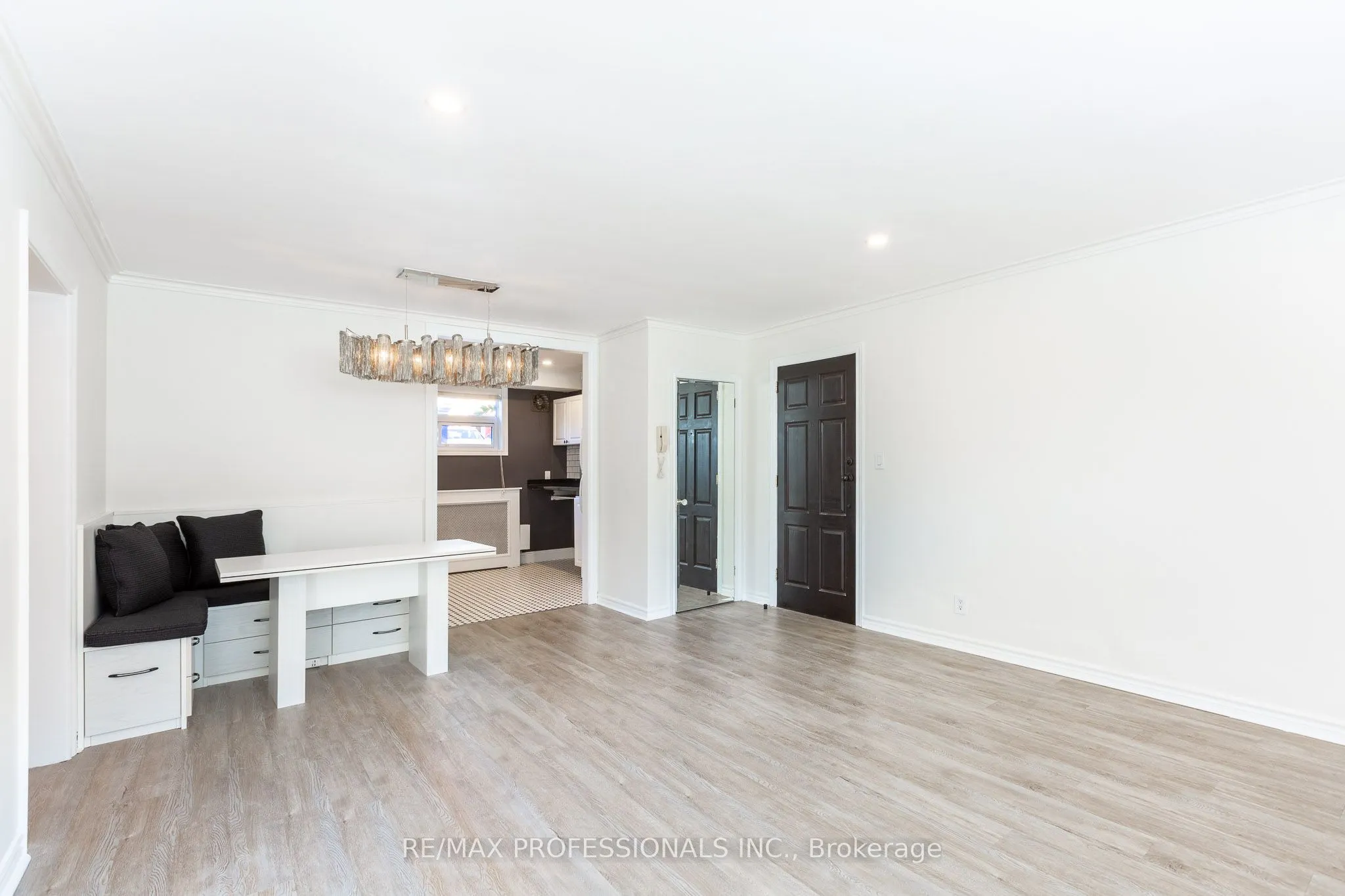3 Chestnut Hills Crescent, #101