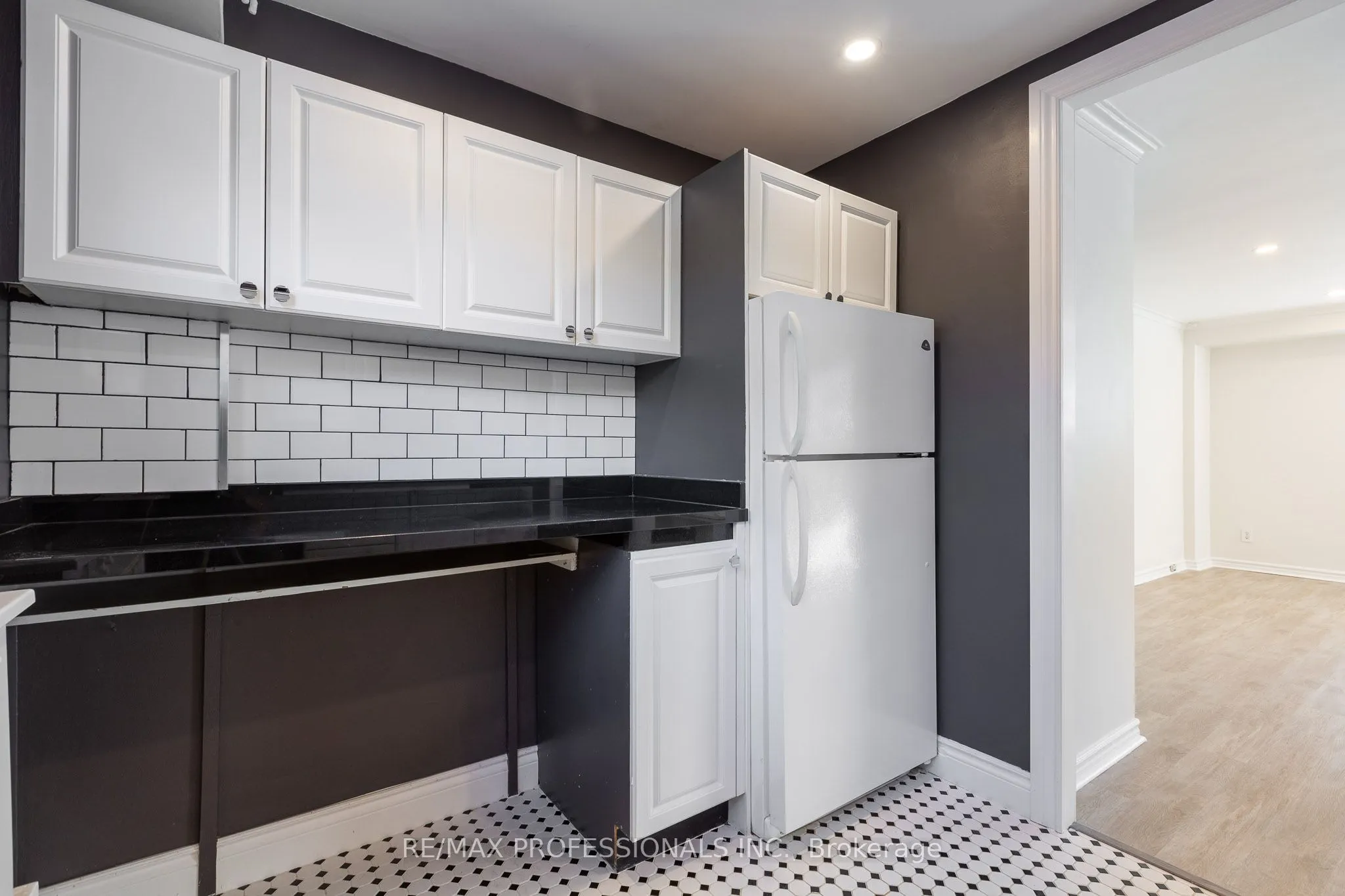 3 Chestnut Hills Crescent, #101