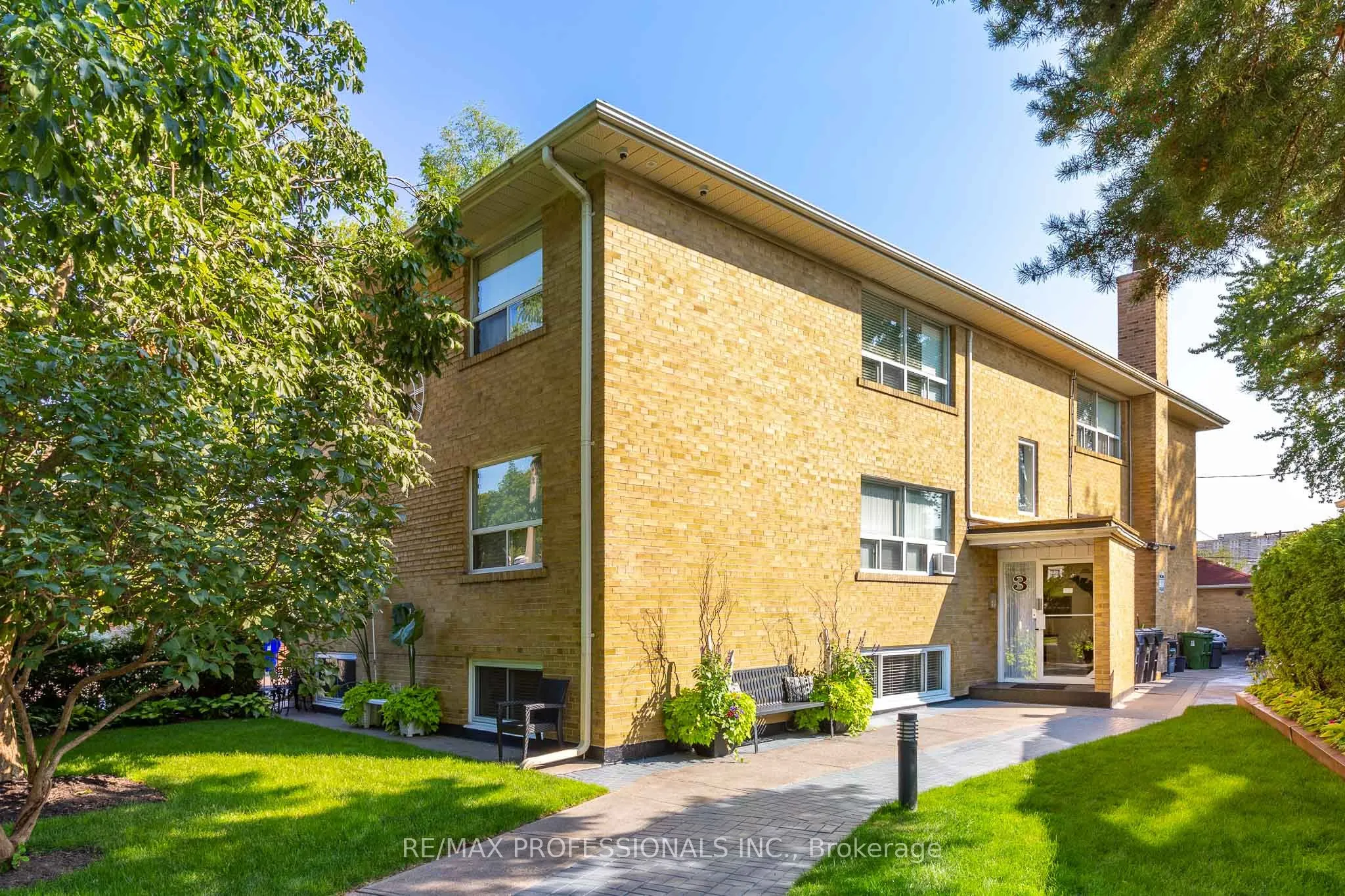 3 Chestnut Hills Crescent, #101