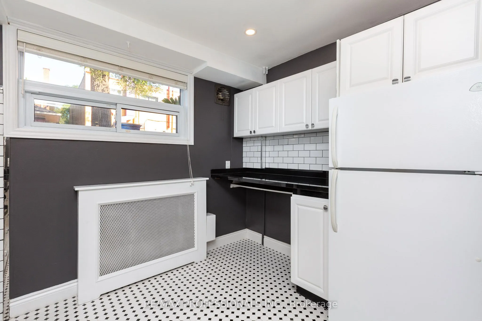 3 Chestnut Hills Crescent, #101