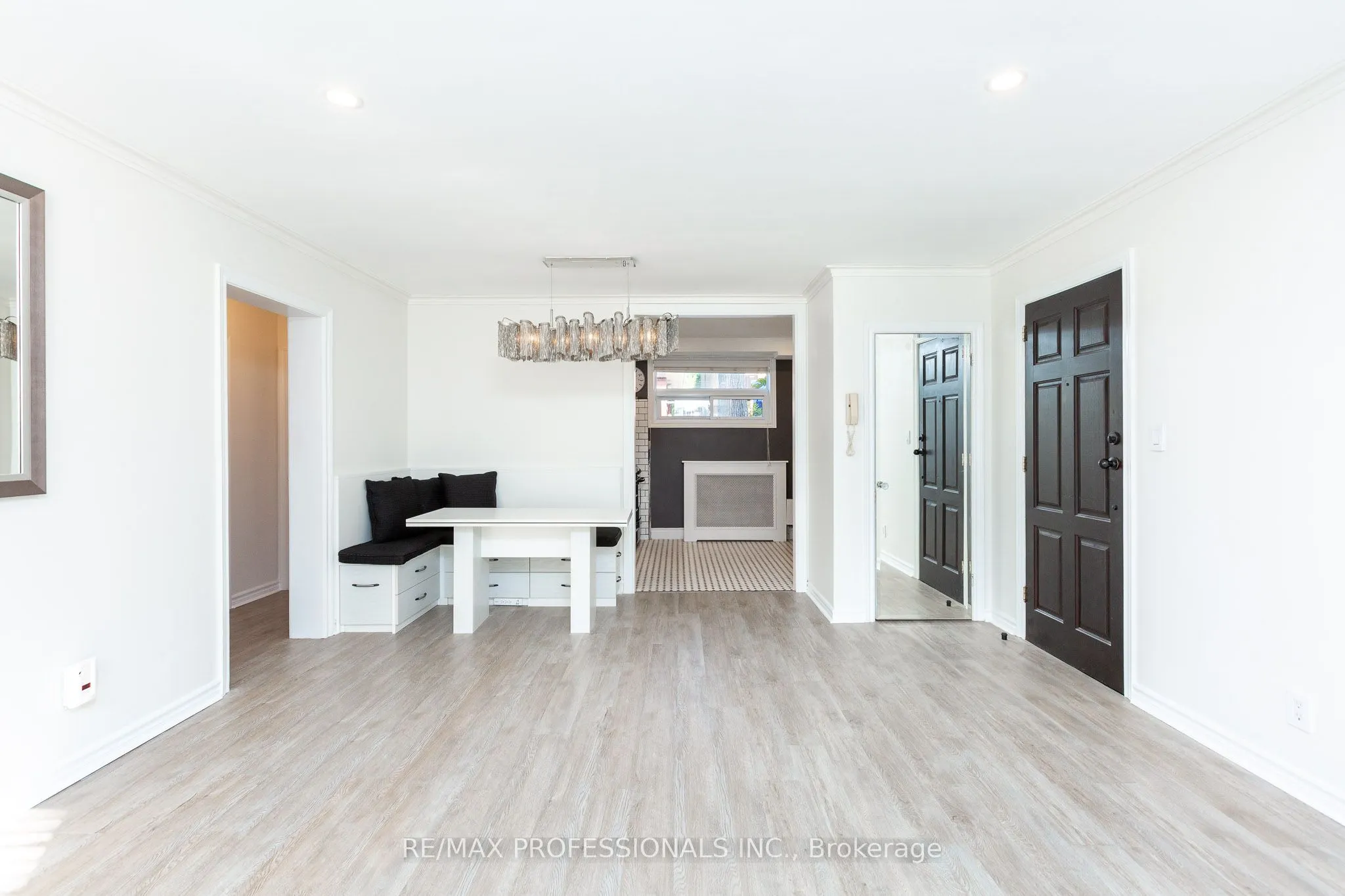 3 Chestnut Hills Crescent, #101