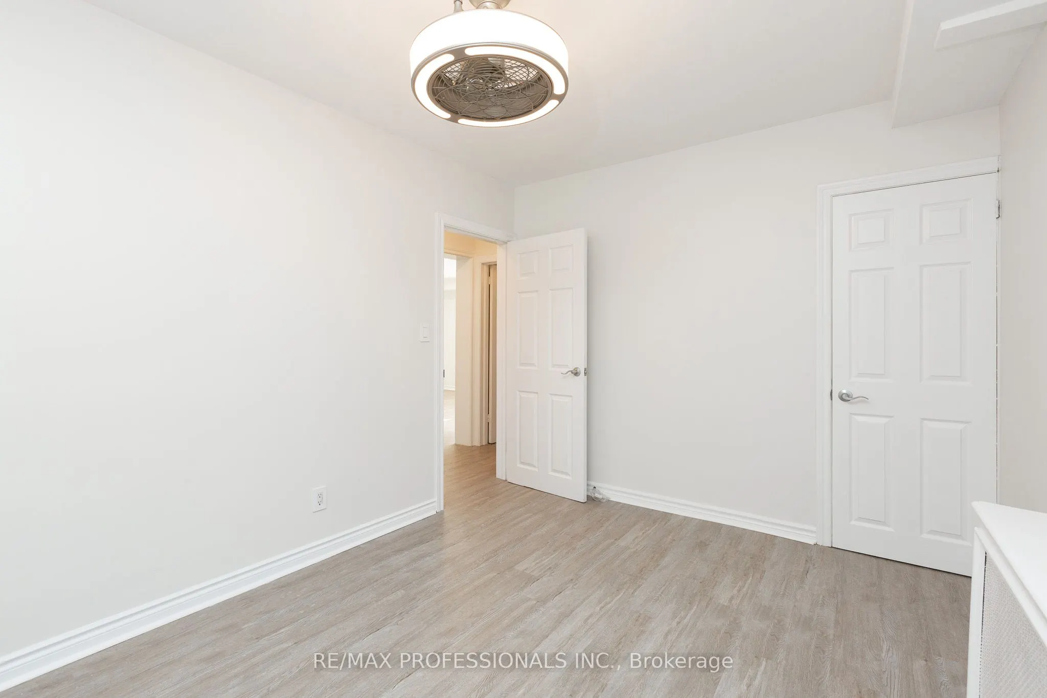 3 Chestnut Hills Crescent, #101
