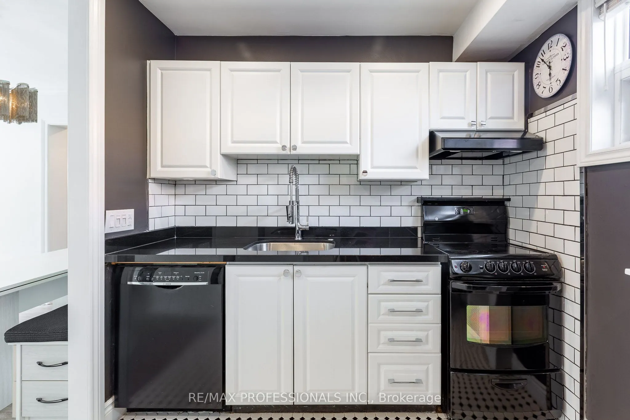 3 Chestnut Hills Crescent, #101