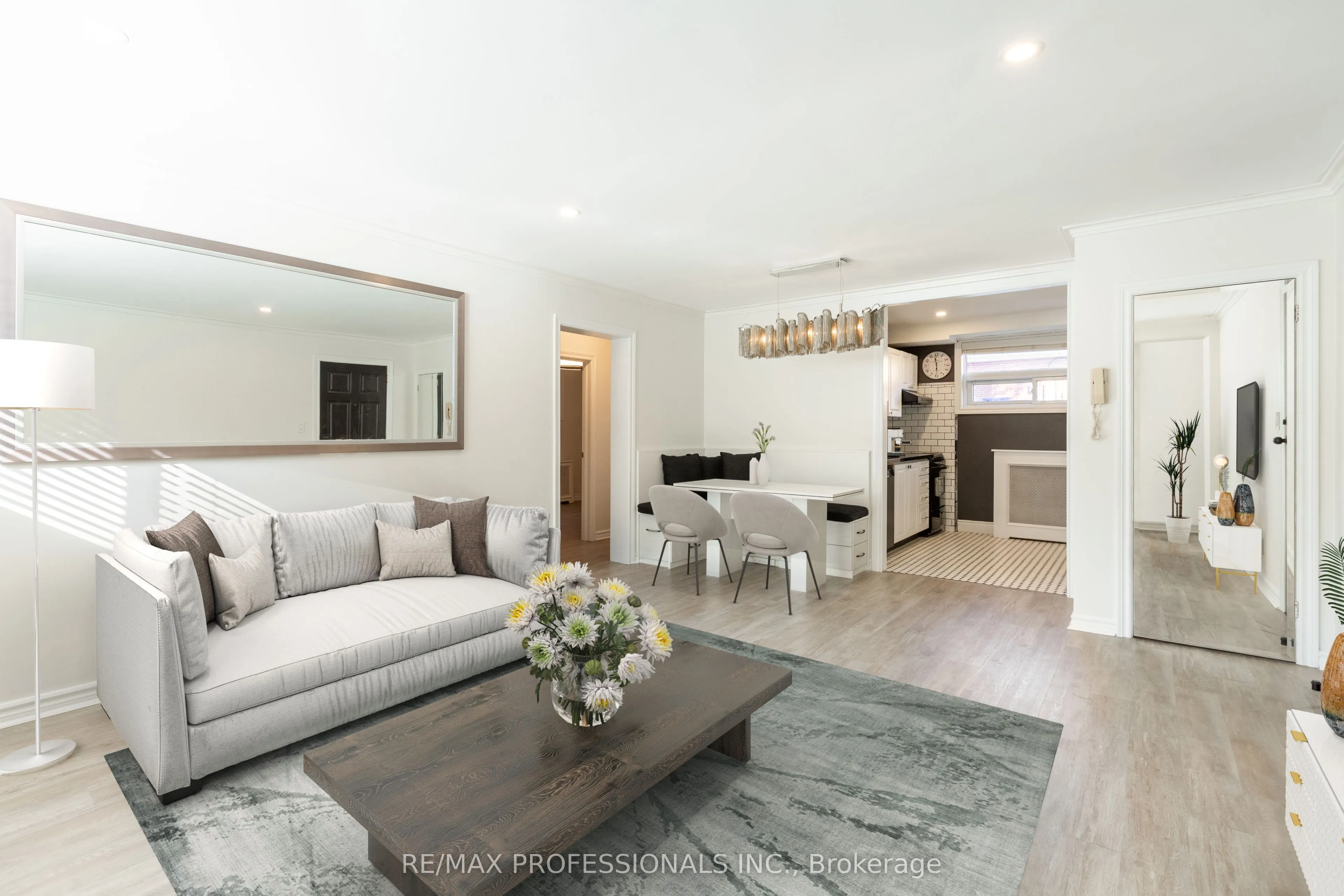 3 Chestnut Hills Crescent, #101