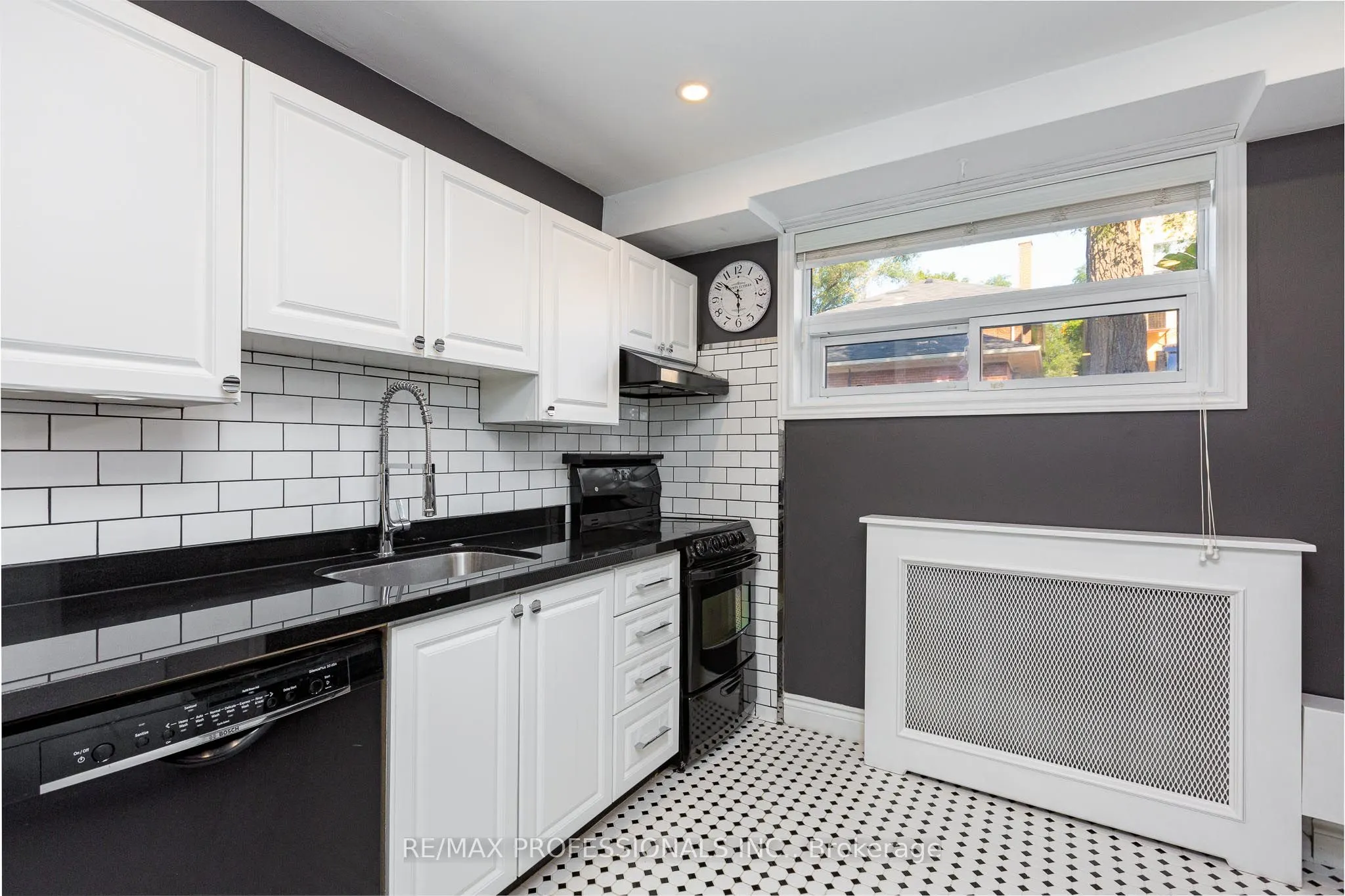 3 Chestnut Hills Crescent, #101